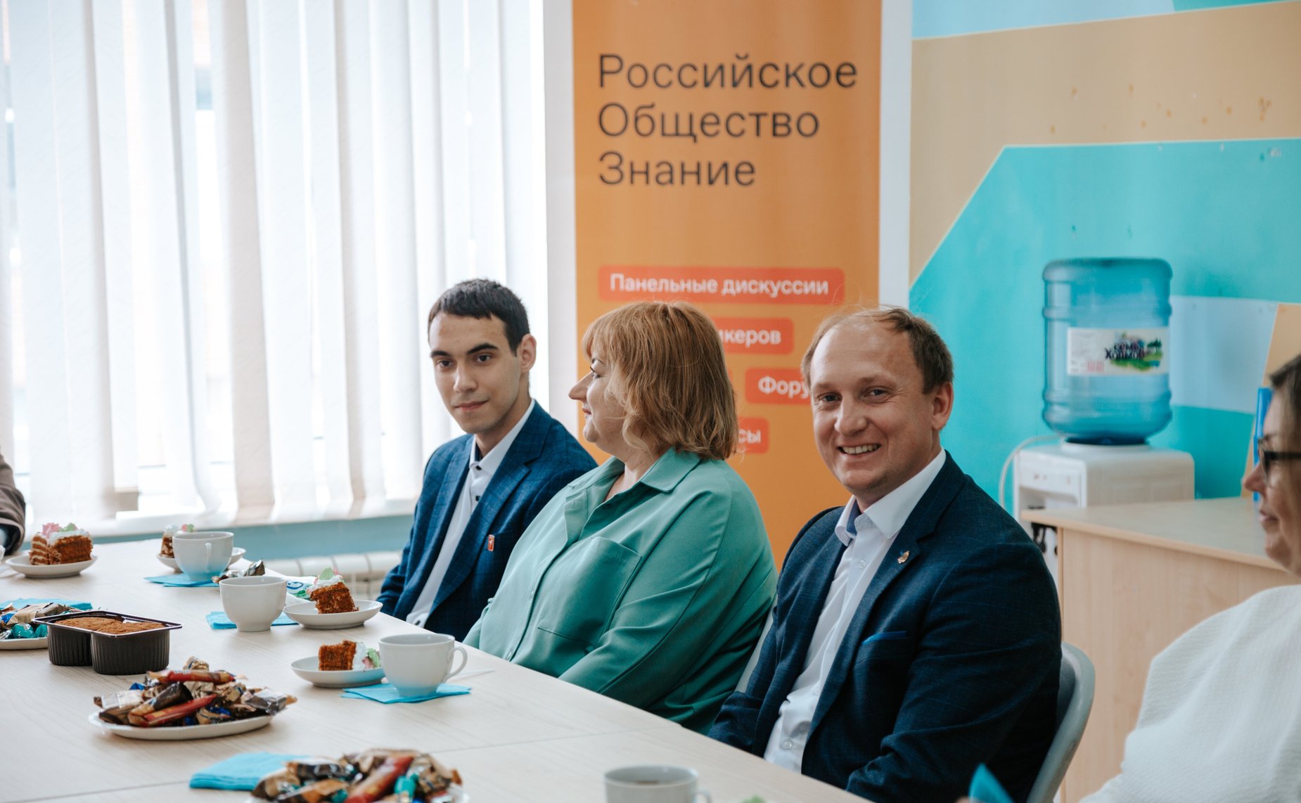 Руслан Смашнев встретился с участниками, занявшими вторые и третьи места в региональном конкурсе видеороликов «Герои моей Смоленщины»