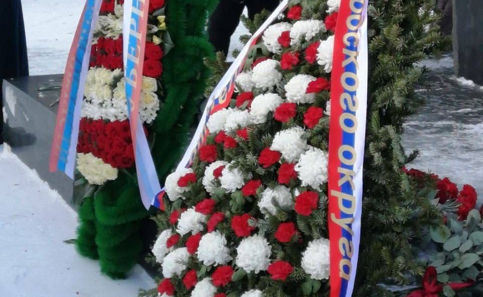 Маргарита Павлова в рамках поездки в регион приняла участие в церемонии возложения цветов и венков к челябинскому мемориалу «Доблестные сыны Отечества», прошедшей в честь Дня памяти о 35-летии вывода советских войск из Афганистана