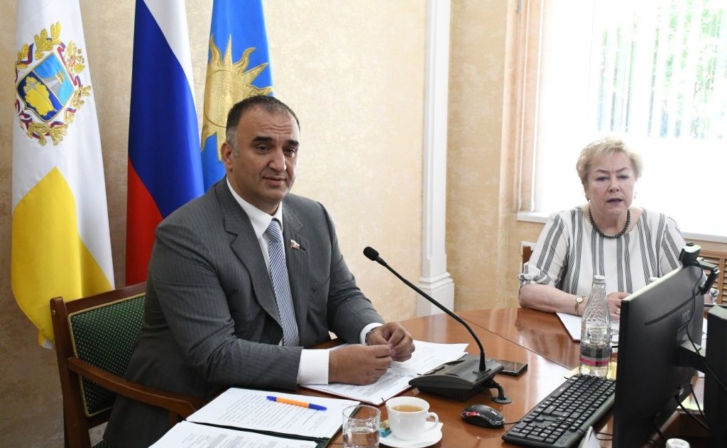 Заместитель председателя Комитета СФ по социальной политике Мохмад Ахмадов провел выездное совещание по вопросу мониторинга реализации положений Федерального закона, направленного на гармонизацию законодательства о спорте