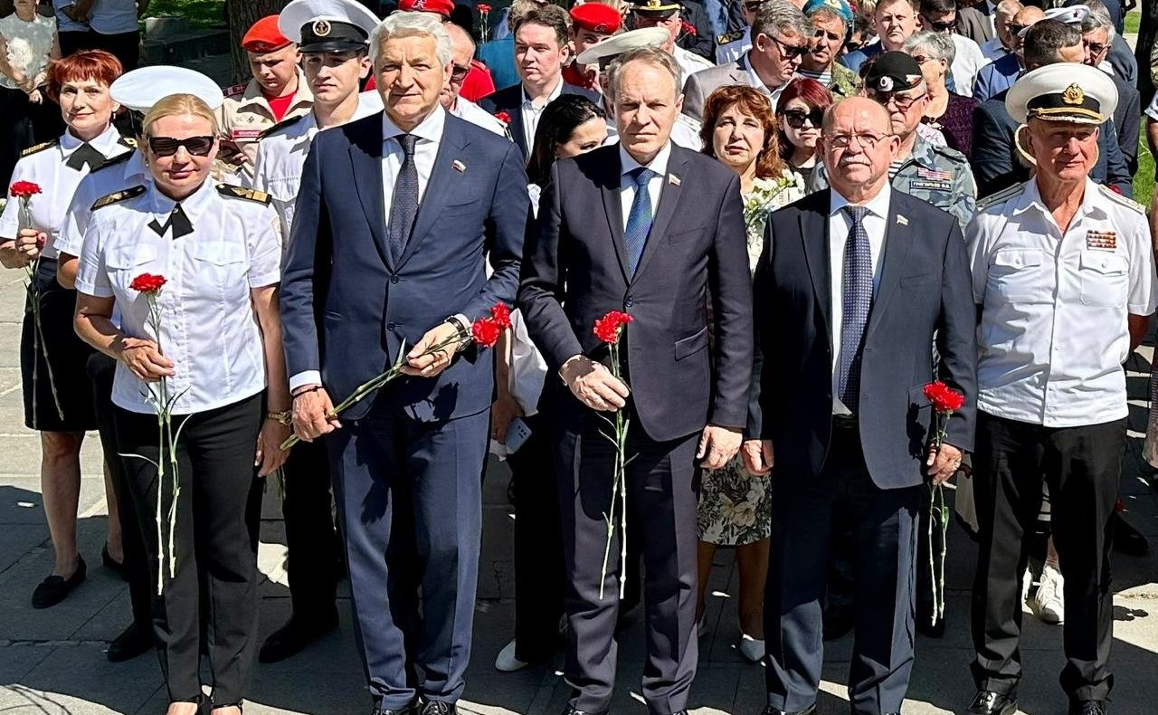 Александр Башкин принял участие в открытии памятного знака астраханцам – участникам Сталинградской битвы