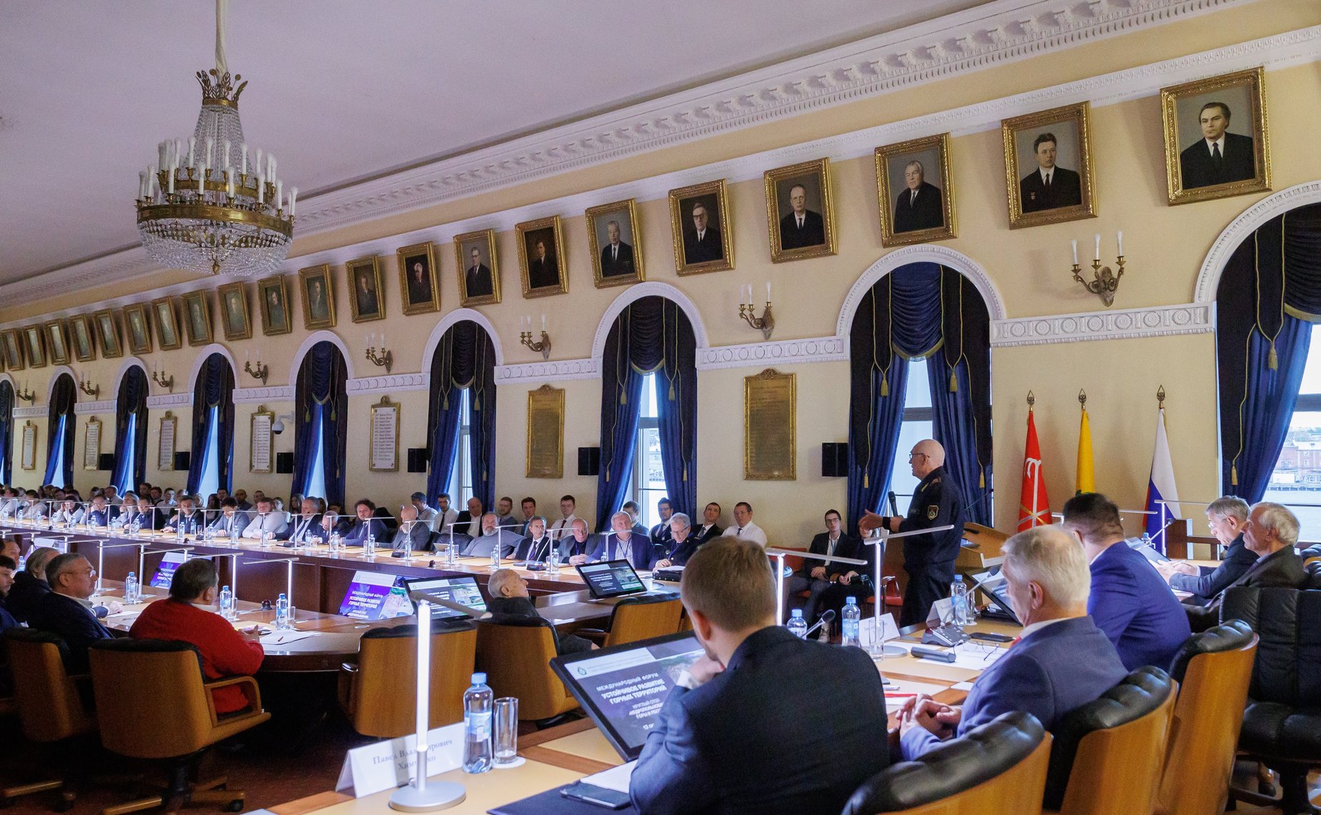 Дмитрий Василенко принял участие в работе круглого стола «Недропользование: горы и ресурсы» в Санкт-Петербургском горном университете