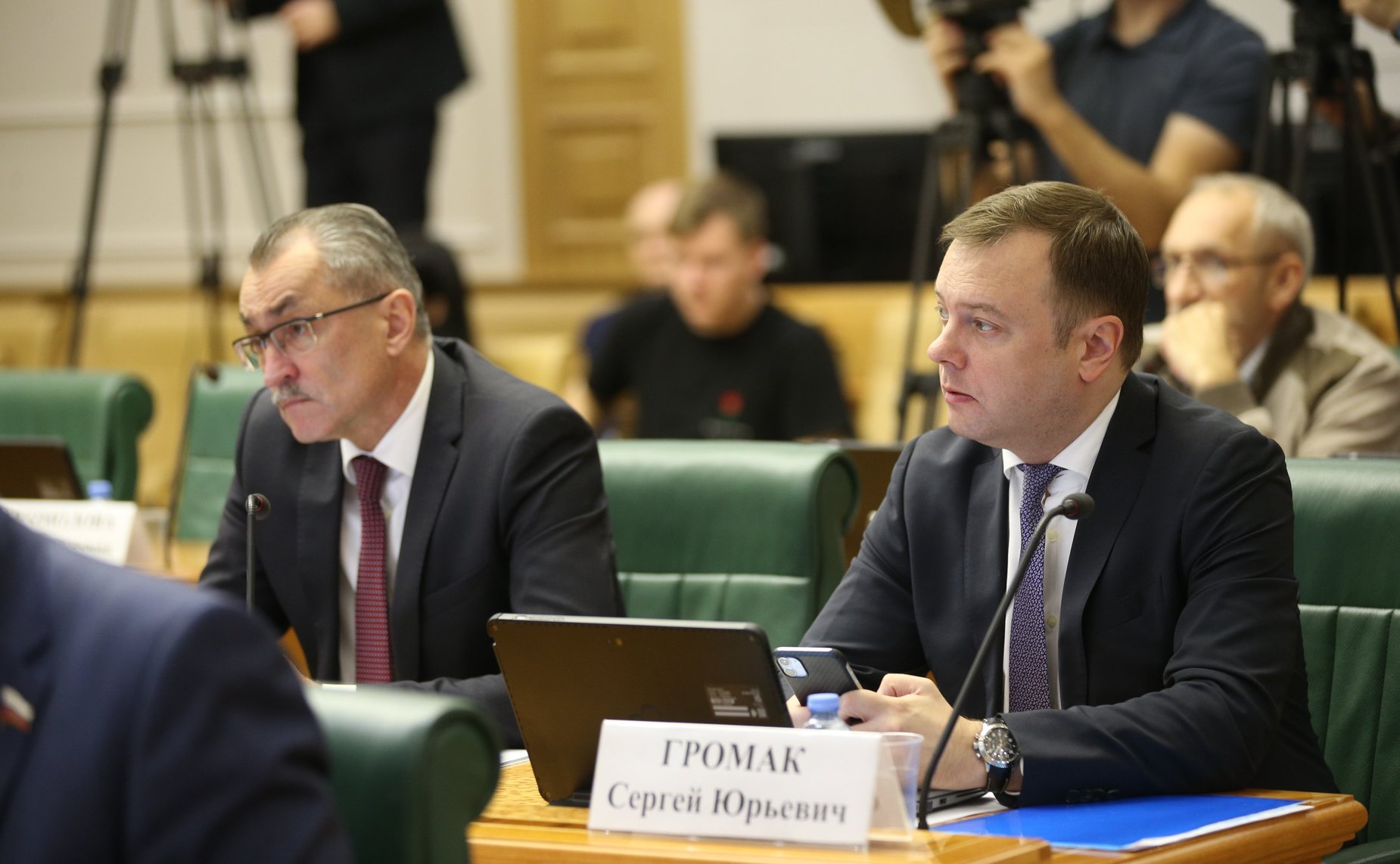 Парламентские слушания «О поддержке импортозамещения продукции, услуг и технологий, критически важных с точки зрения зависимости от импорта, в гражданских отраслях промышленности РФ»