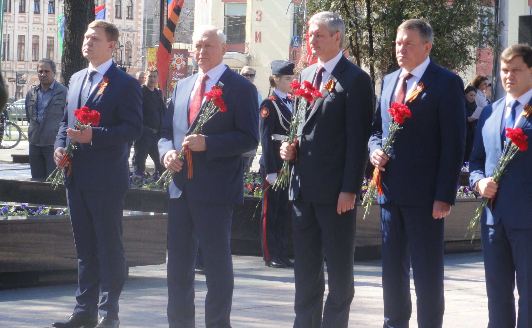 Николай Тихомиров принял участие в торжественной церемонии возложения цветов к Мемориалу «Вечный огонь Славы»