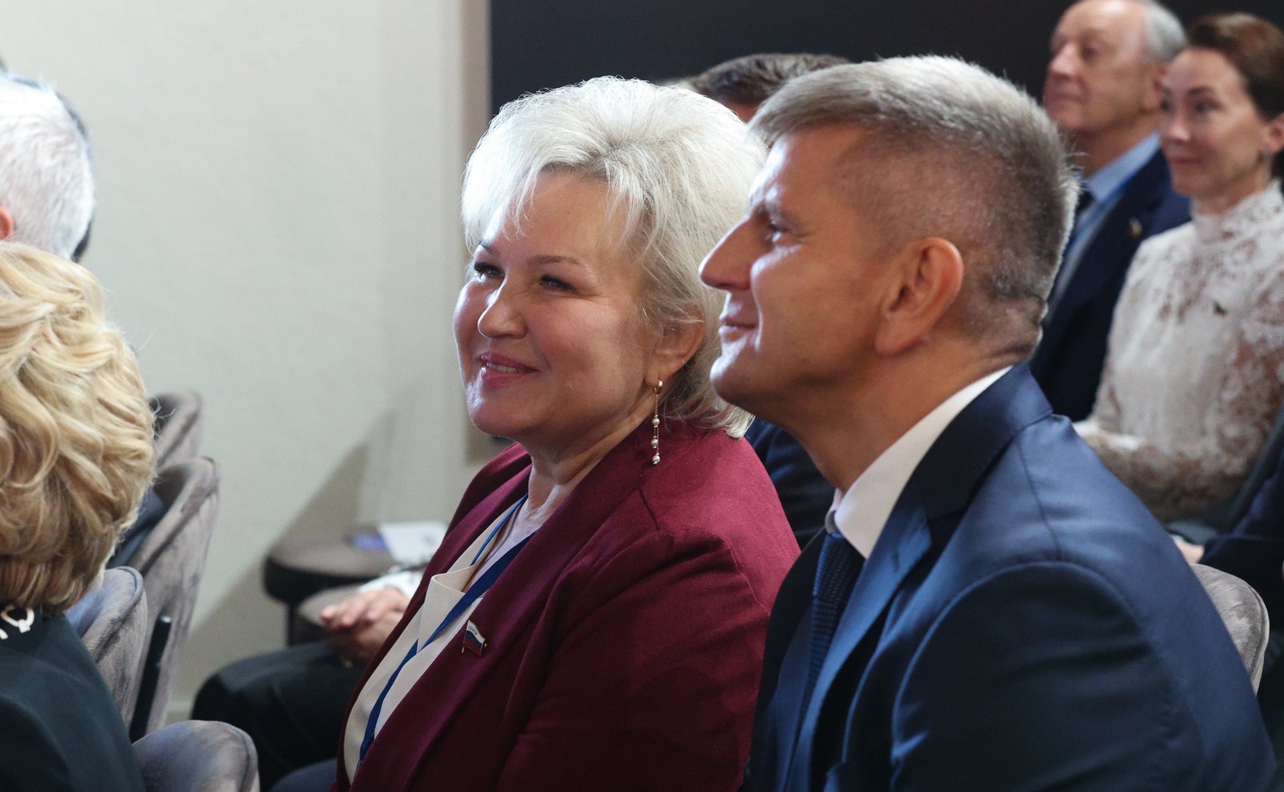 В рамках работы Х Парламентского форума «Историко-культурное наследие России» в Великом Новгороде Валентина Матвиенко посетила детскую общеобразовательную школу имени Г.Р. Державина и Дом музыки имени С.В. Рахманинова