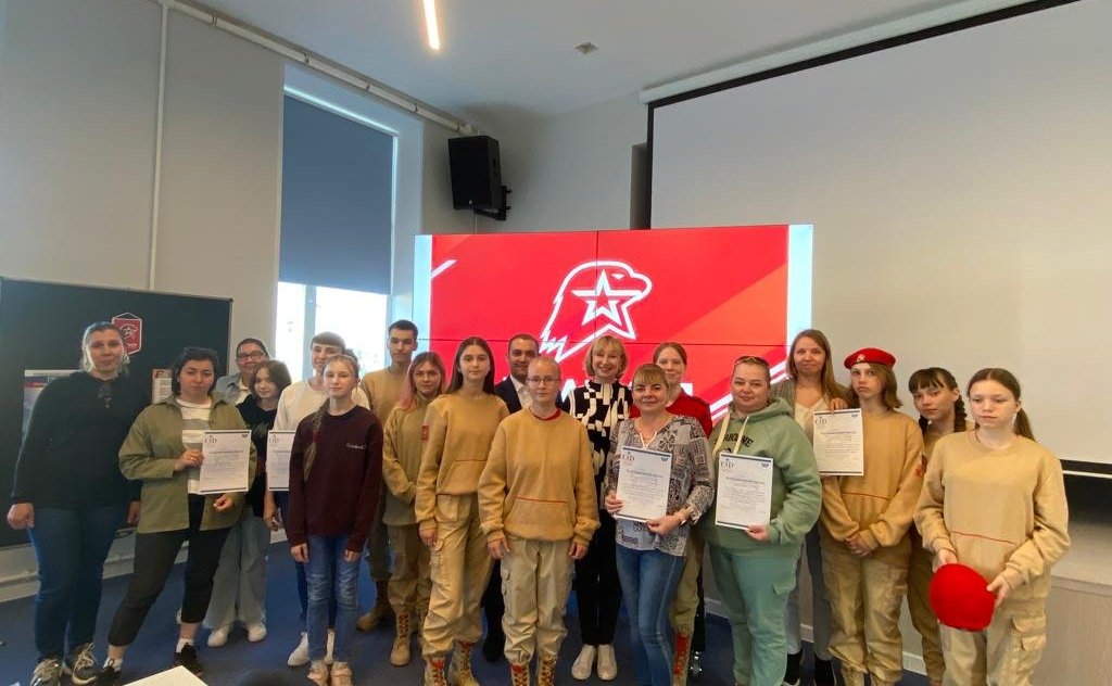 Римма Галушина в ходе работы в регионе провела «круглый стол» для родителей юнармейцев вместе с руководителем окружного штаба молодежного движения Данилой Хмаренко