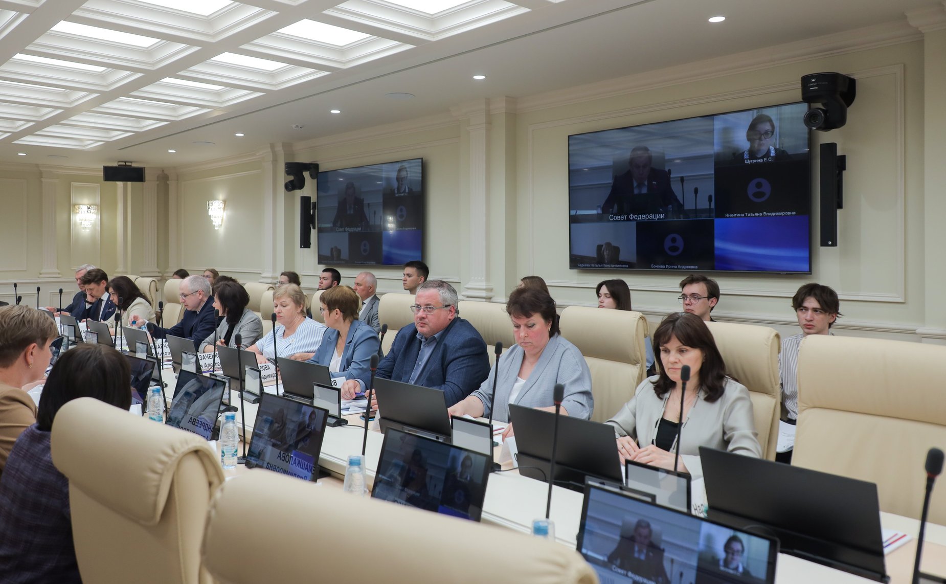 Круглый стол Комитета Совета Федерации по федеративному устройству, региональной политике, местному самоуправлению и делам Севера «Актуальные вопросы совершенствования муниципальной службы»