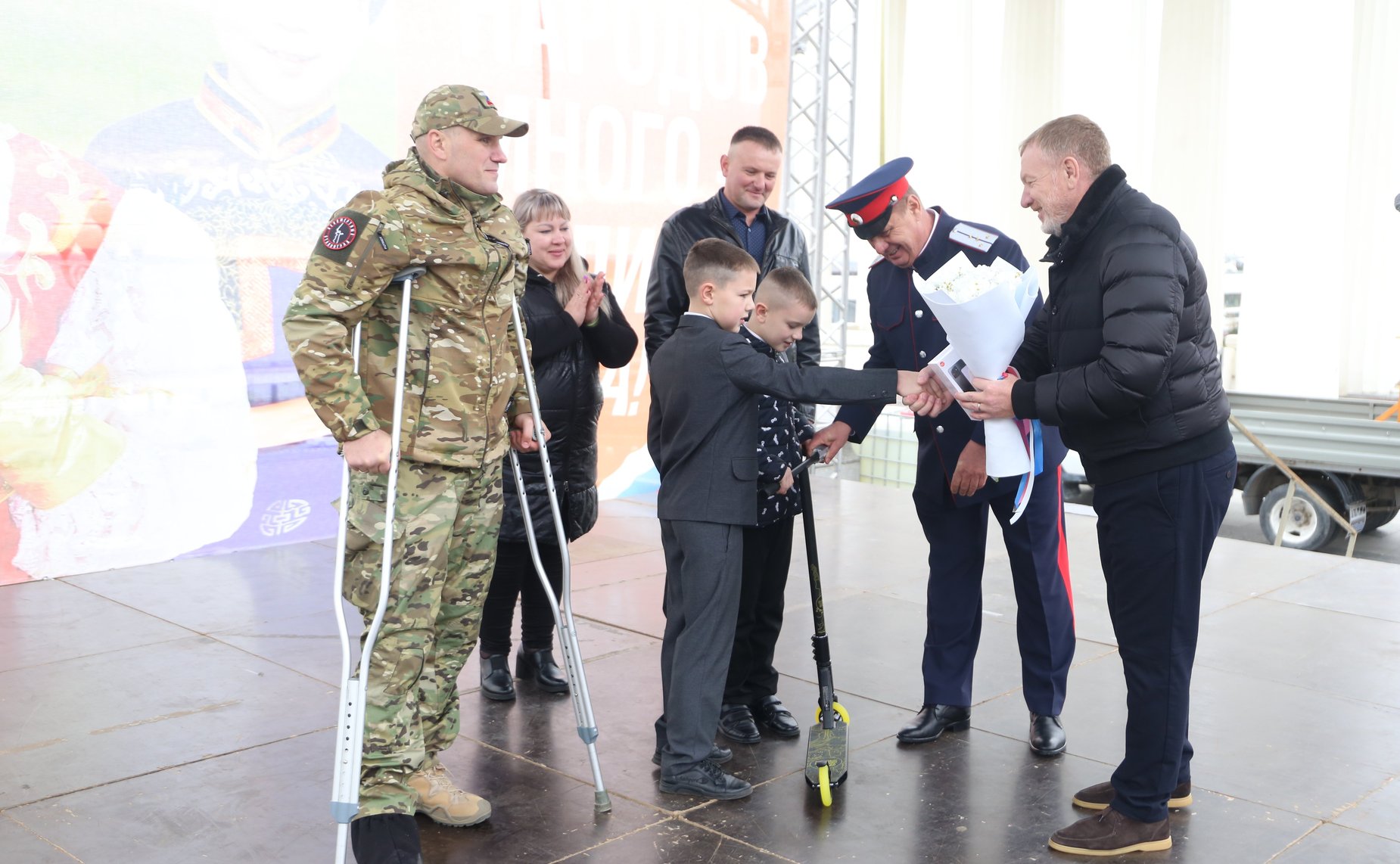 Сергей Горняков и Николай Семисотов приняли участие в церемонии награждения юного героя Глеба Новикова памятной медалью «За проявленное мужество»