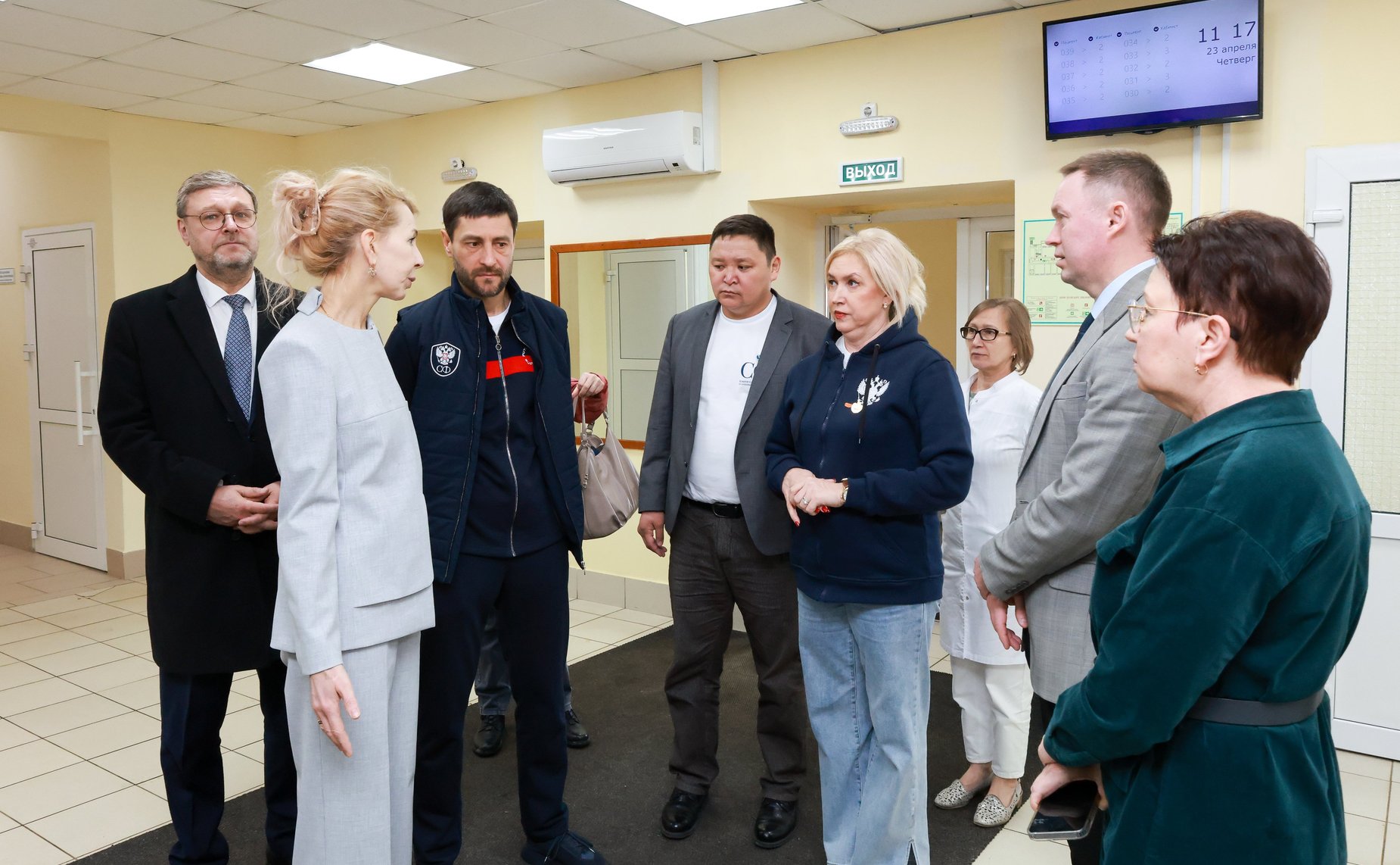 Сенаторы посетили Республиканский клинический онкодинспансер