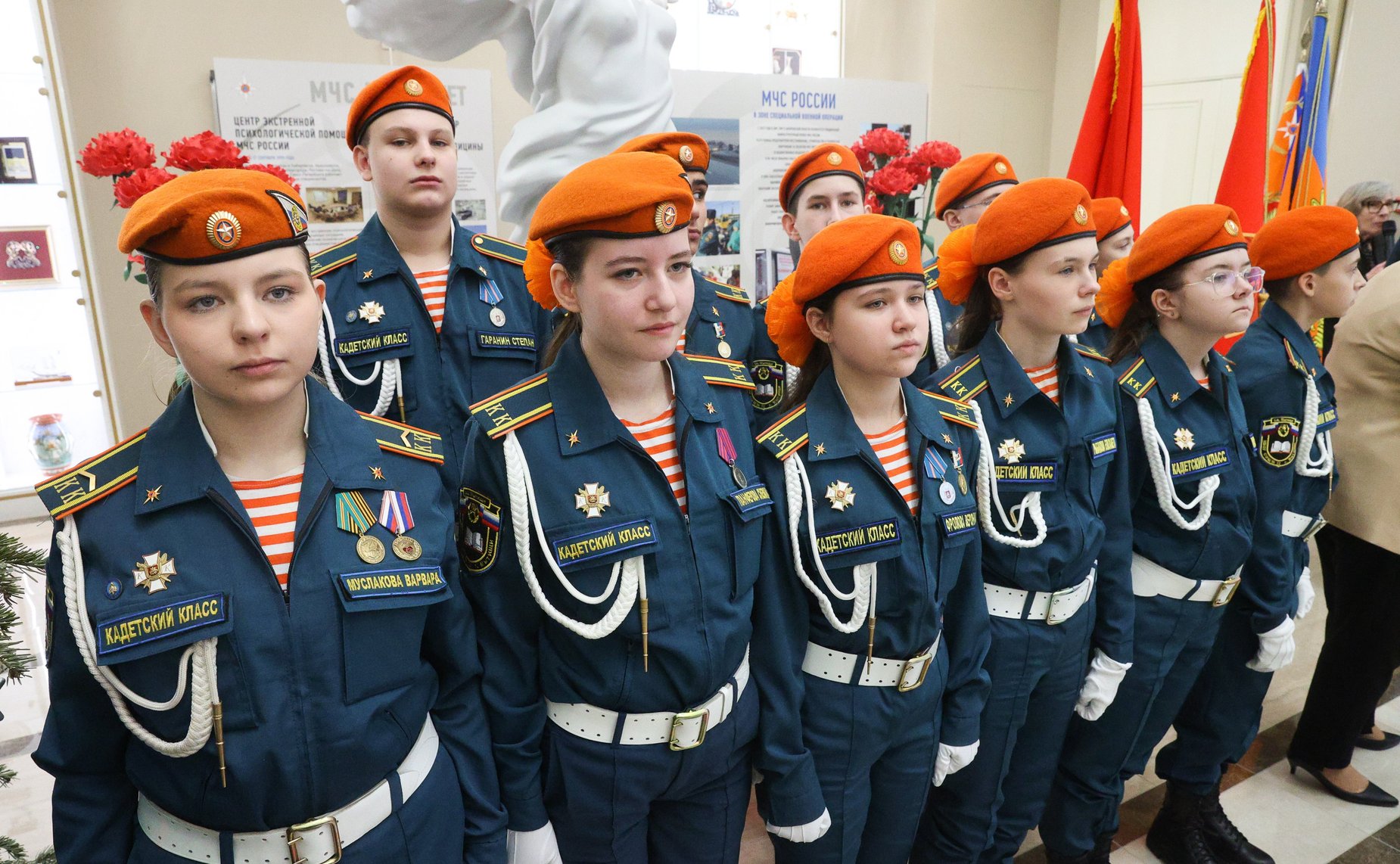 Открытие выставки «Служим Отечеству и МЧС России»