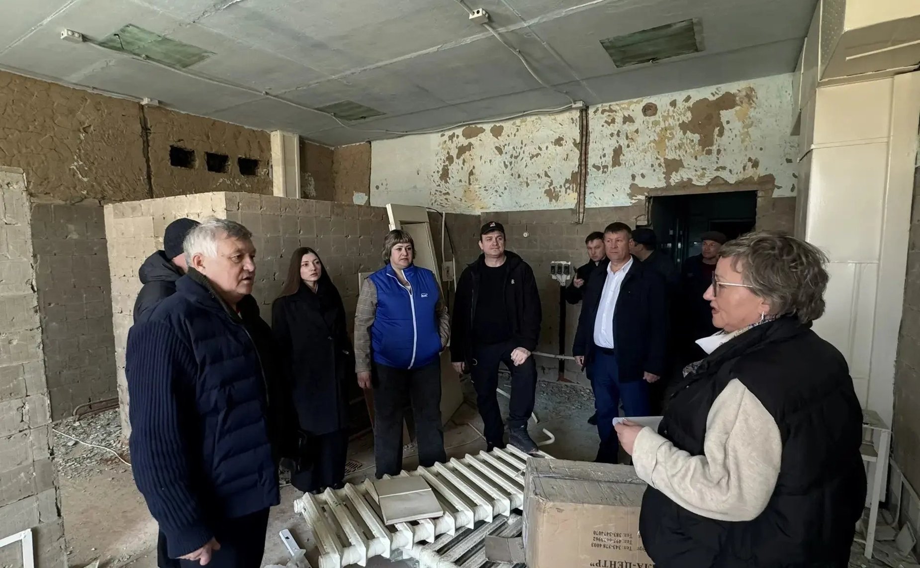 Сергей Михайлов проконтролировал ход строительства и ремонта в детском саду № 63 в поселке Чернышевск