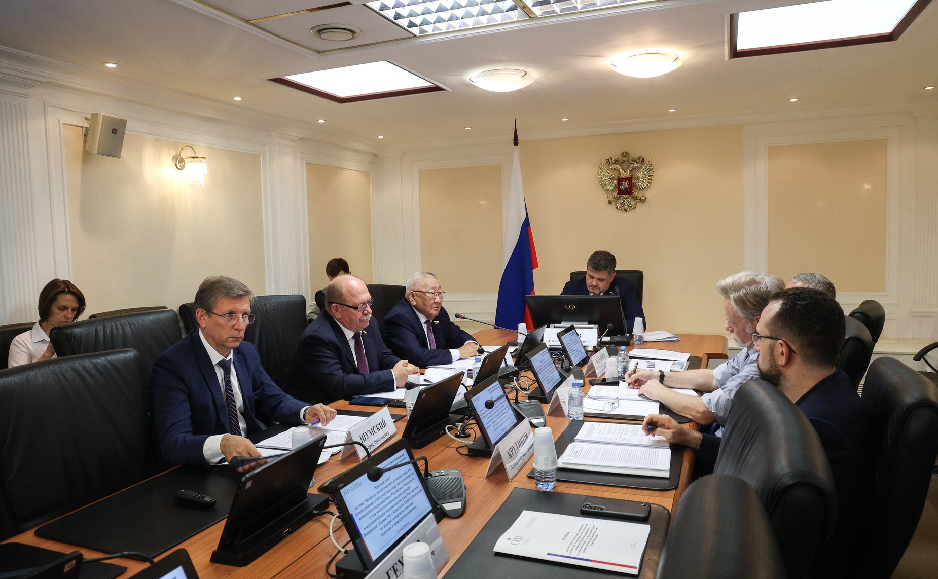 Круглый стол «Вопросы геологического изучения недр, их использования, учета участков недр, воспроизводства минерально-сырьевой базы РФ, в том числе континентального шельфа и исключительной экономической зоны РФ»