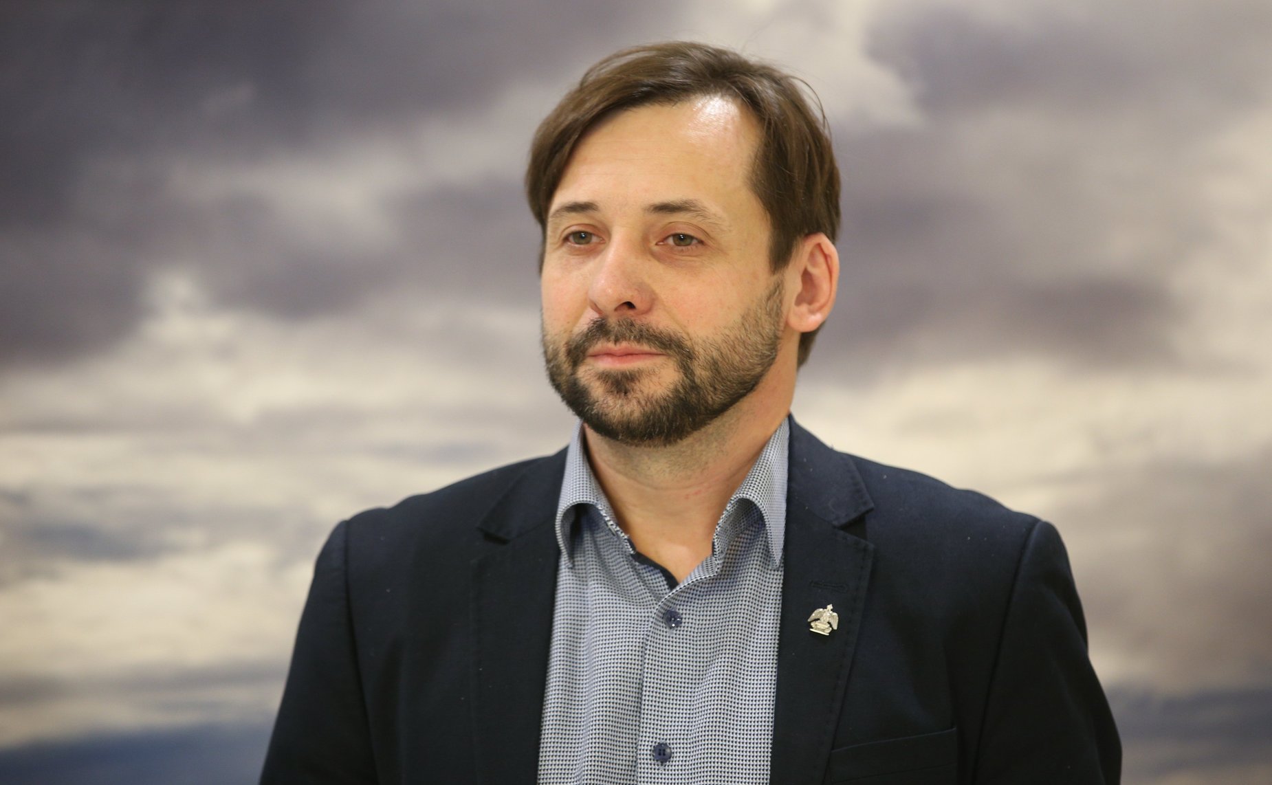 Виктор Смирнов открыл в Совете Федерации выставку работ московского художника Алексея Буртасенкова «Я помню чудное мгновение»