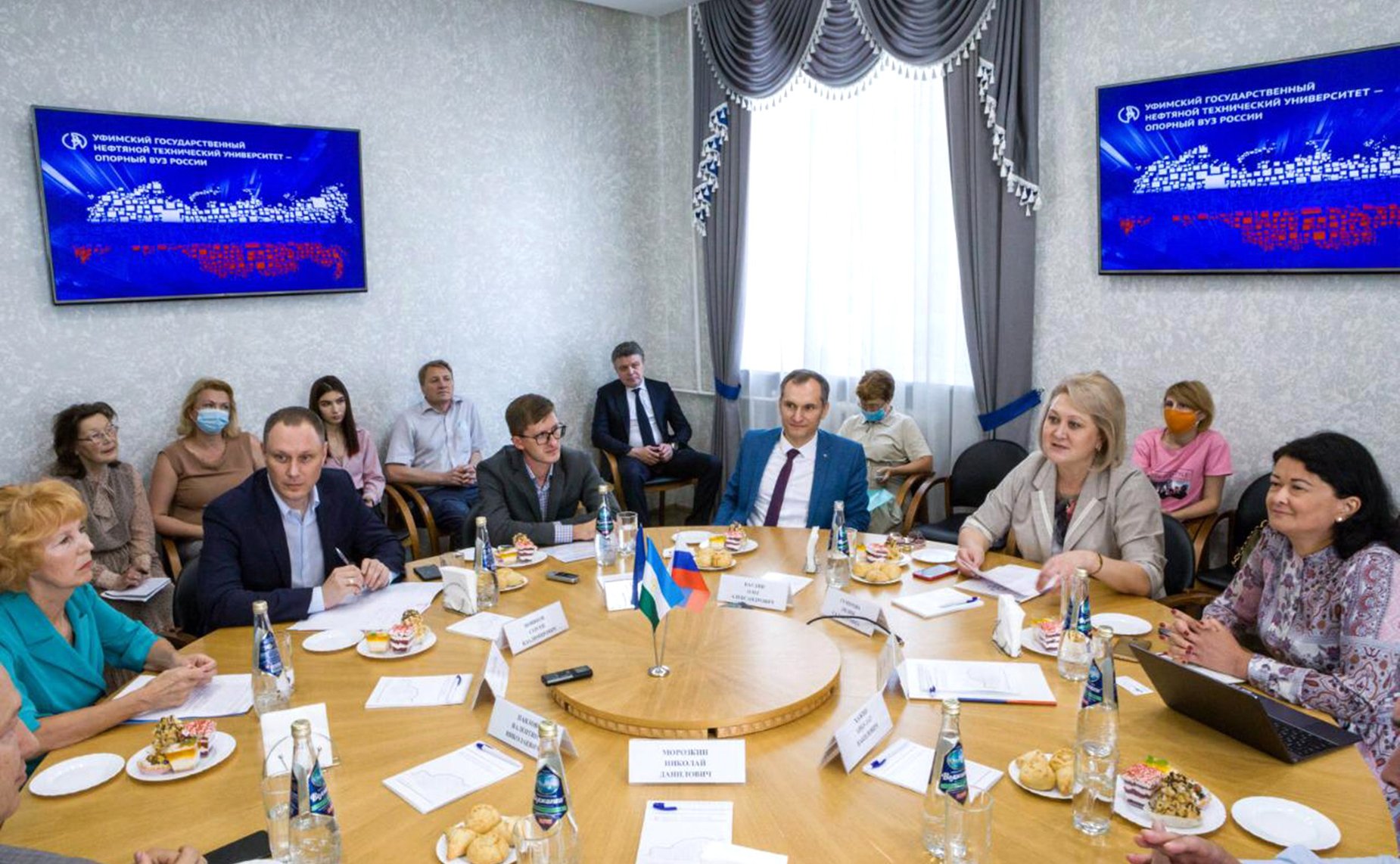 Лилия Гумерова провела в Уфимском государственном нефтяном техническом университете совещание с представителями Российского Союза ректоров, правительства Республики Башкортостан и ректоров ведущих вузов региона