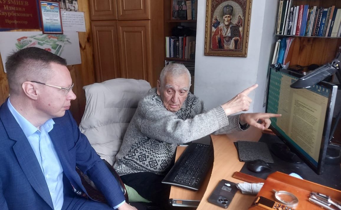 Виталий Назаренко поздравил с Днем российской науки 87-летнего профессора Измаила Хузмиева