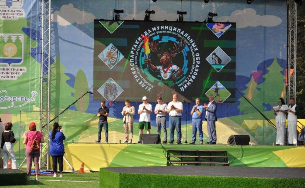 Александр Карелин встретился с участниками проекта «В одной команде со СВОими» и побывал на летней Спартакиаде муниципальных образований Новосибирской области