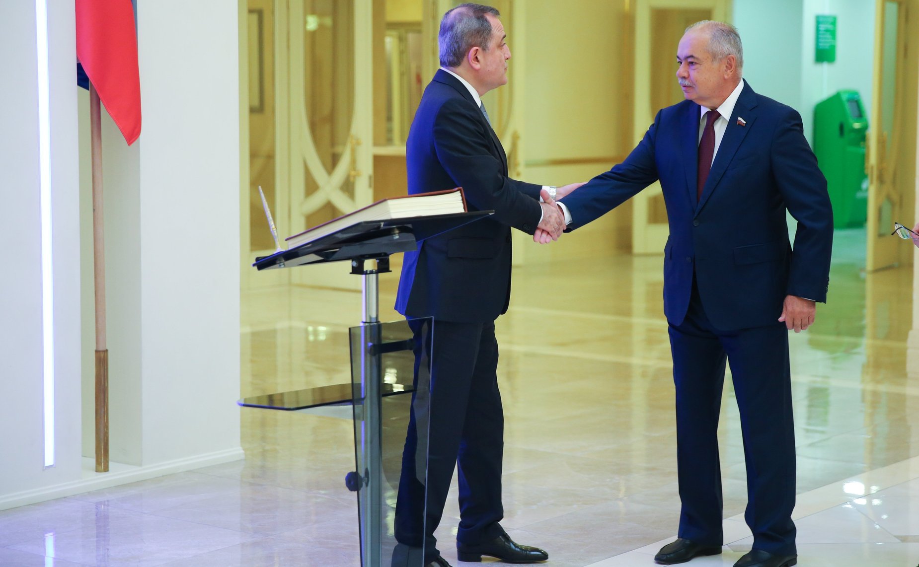 Заместитель Председателя Совета Федерации Ильяс Умаханов провел встречу с Министром иностранных дел Азербайджанской Республики Джейхуном Байрамовым