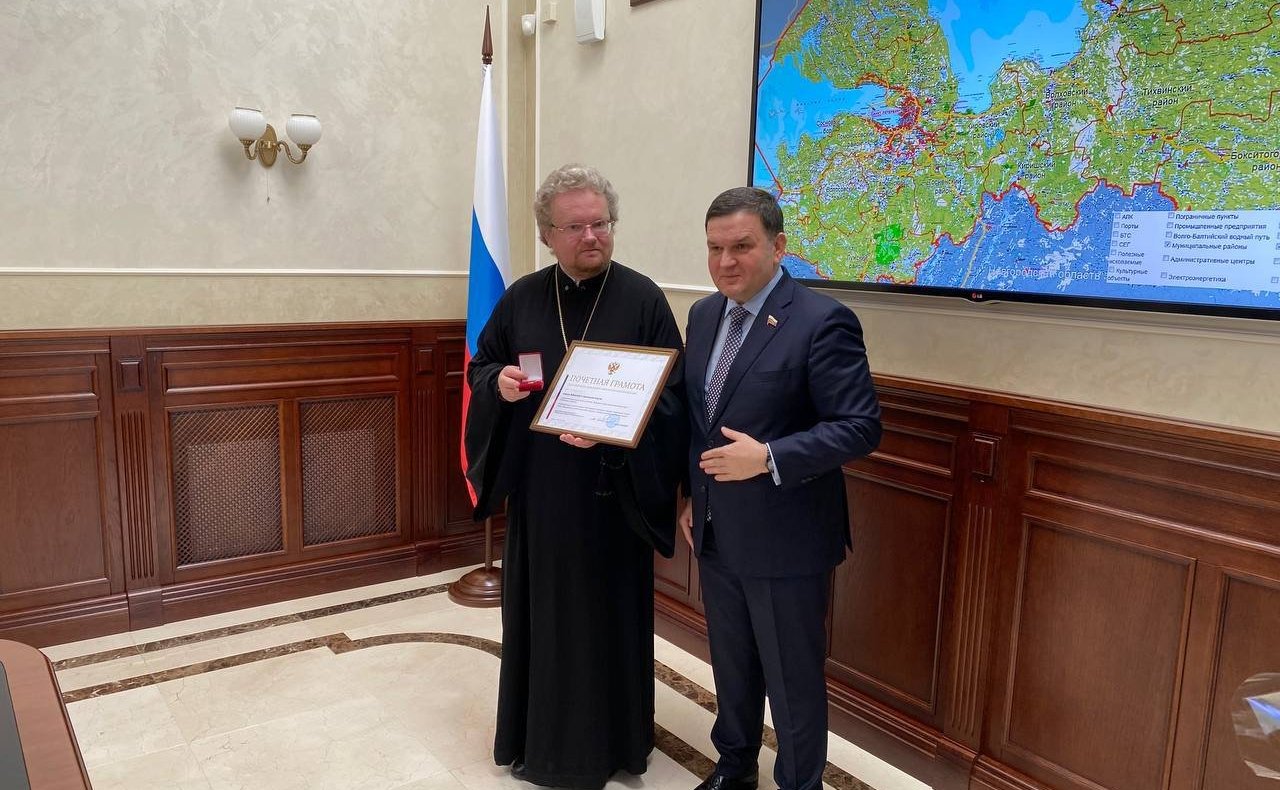 Сергей Перминов вручил Почетную грамоту Совета Федерации епископу Выборгскому и Приозерскому Игнатию