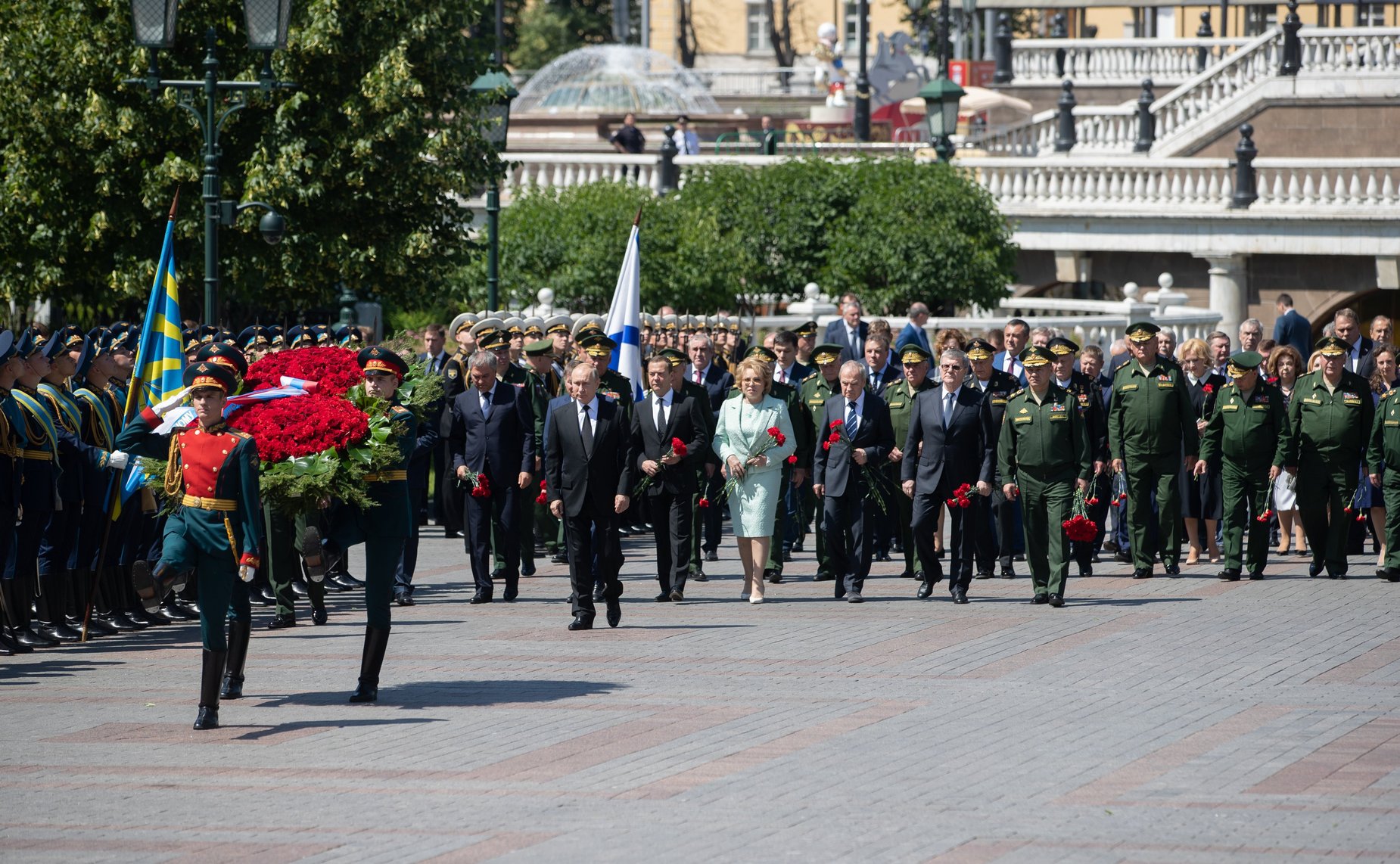 Возложение венков к Могиле Неизвестного Солдата