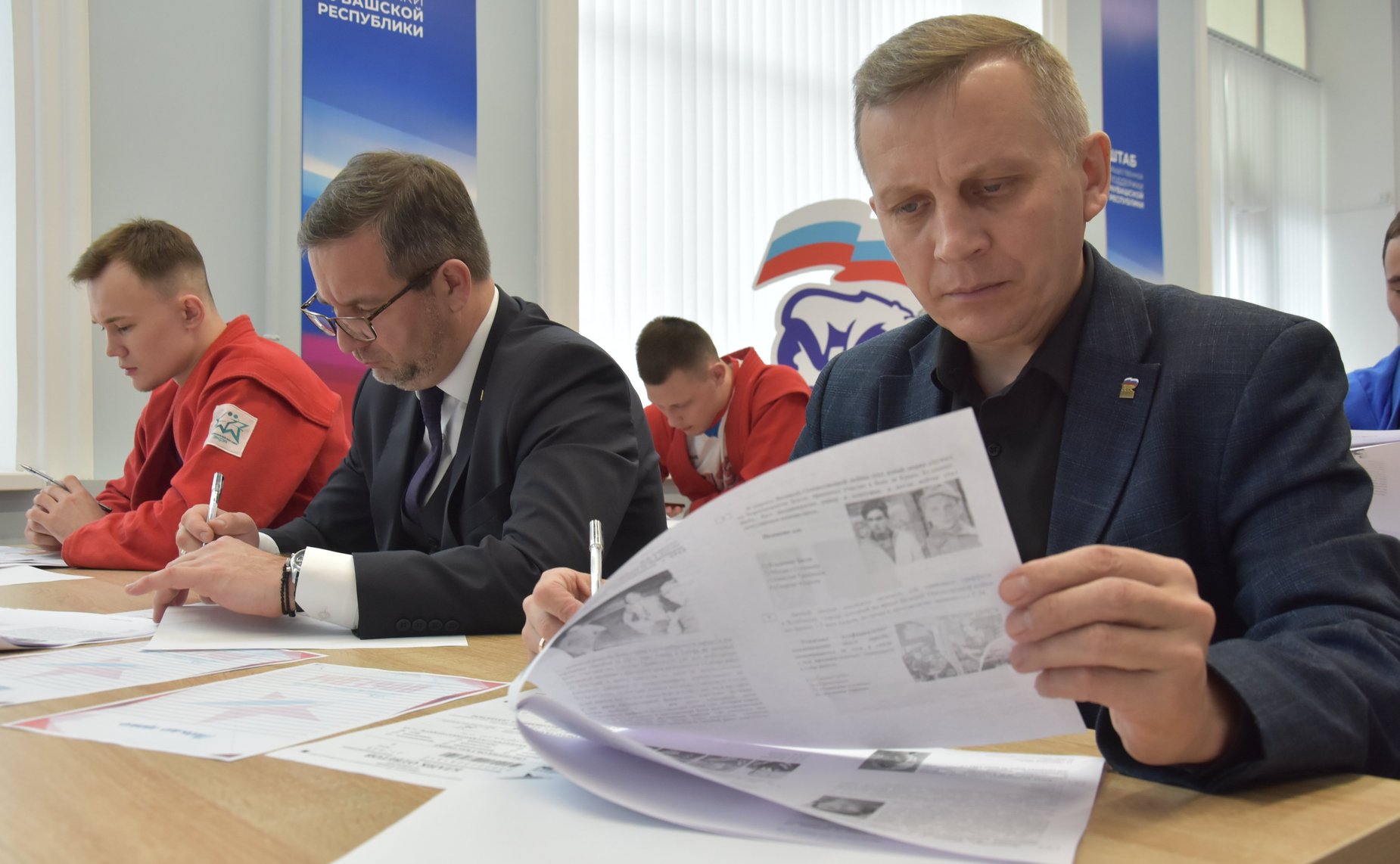 Николай Владимиров в Чебоксарах принял участие в Международной исторической акции «Диктант Победы» вместе с юными самбистами