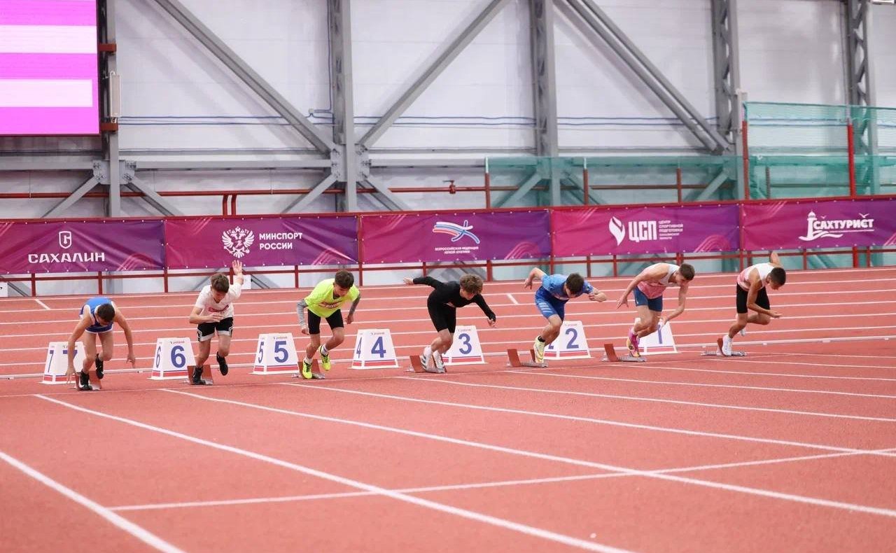 Андрей Хапочкин принял участие в церемонии открытия Всероссийских соревнований по лёгкой атлетике среди юношей и девушек — первом спортивном событии в новом легкоатлетическом манеже