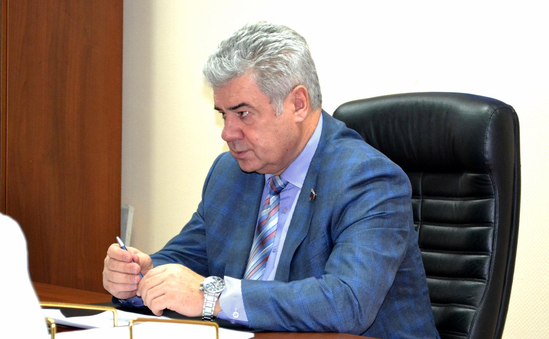 Виктор Бондарев