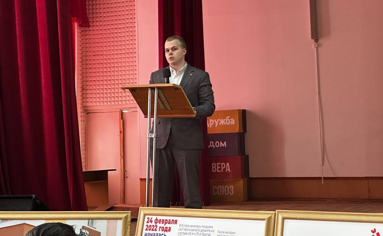 Айрат Гибатдинов представил фотовыставку учащимся колледжа