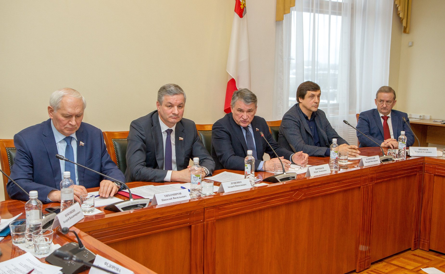 Заседание Дискуссионного клуба при Молодежном парламенте области