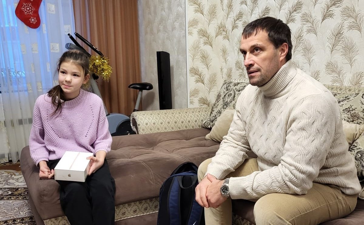 Эдуард Исаков в рамках Всероссийской акции «Ёлка желаний» вручил подарки детям в Ханты-Мансийском автономном округе — Югре