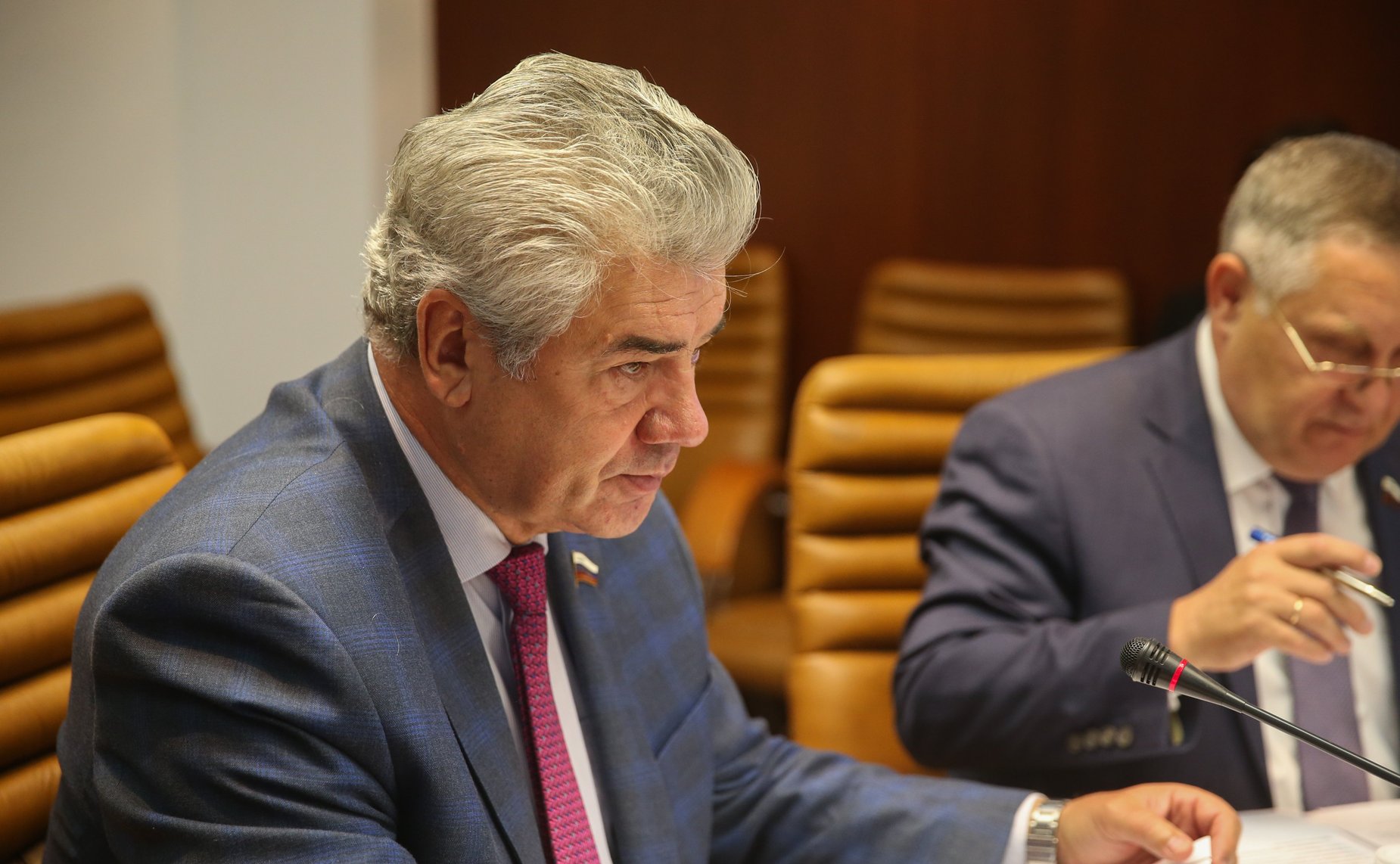 Виктор Бондарев