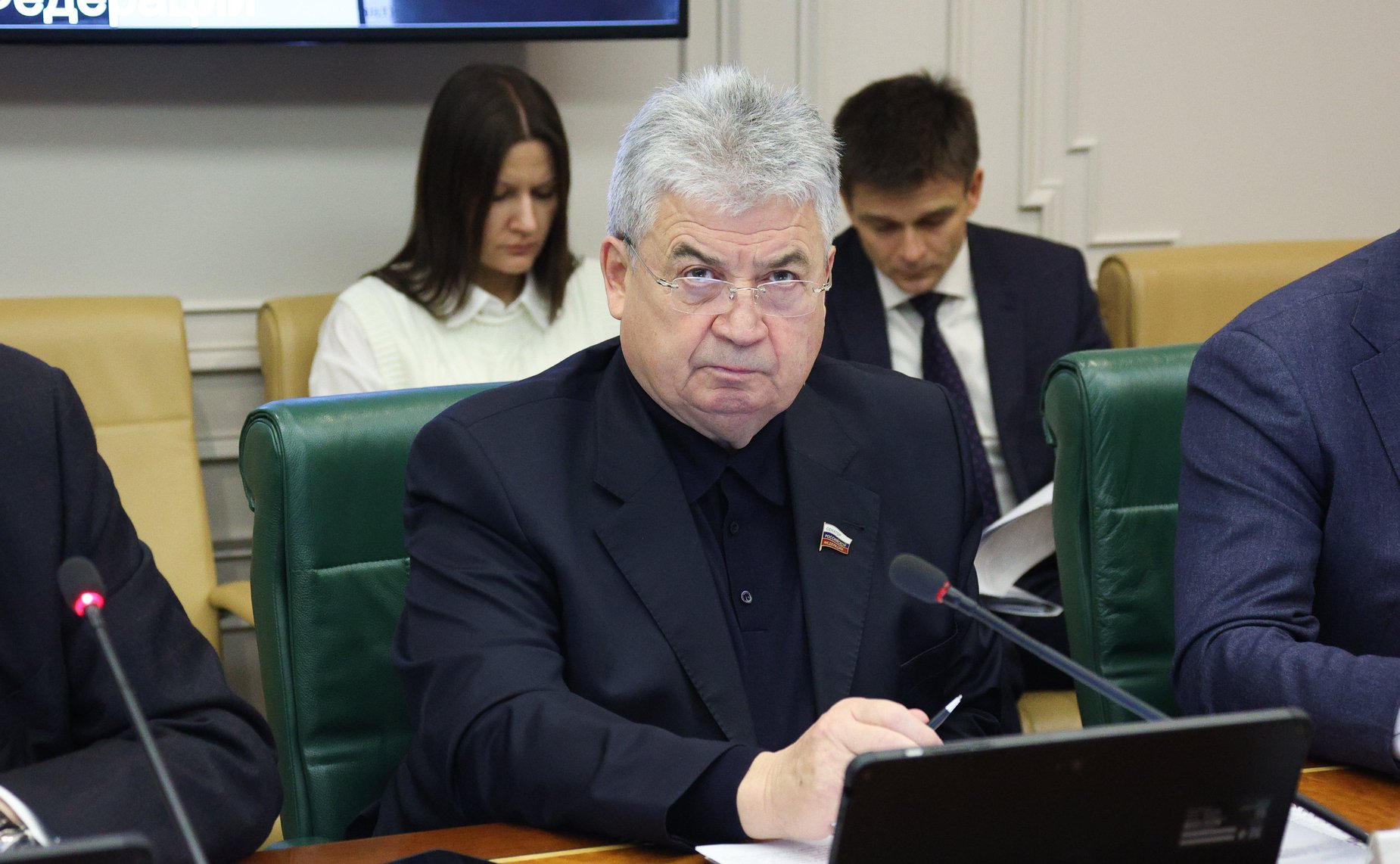 Геннадий Емельянов