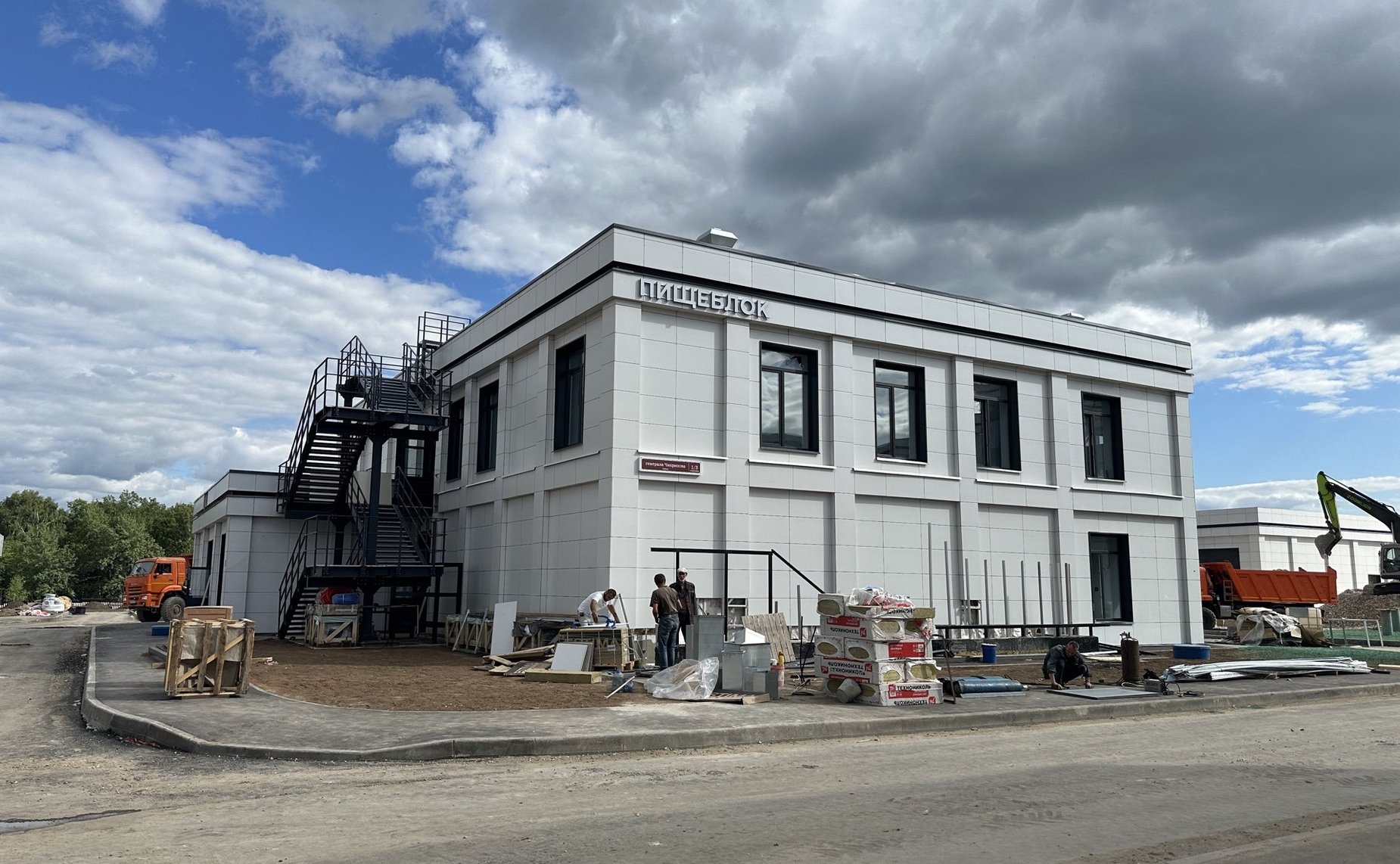 Игорь Мурог вместе с вице-губернатором Рязанской области Артемом Брановым посетил площадку строительства нового военного госпиталя в городе Рязани