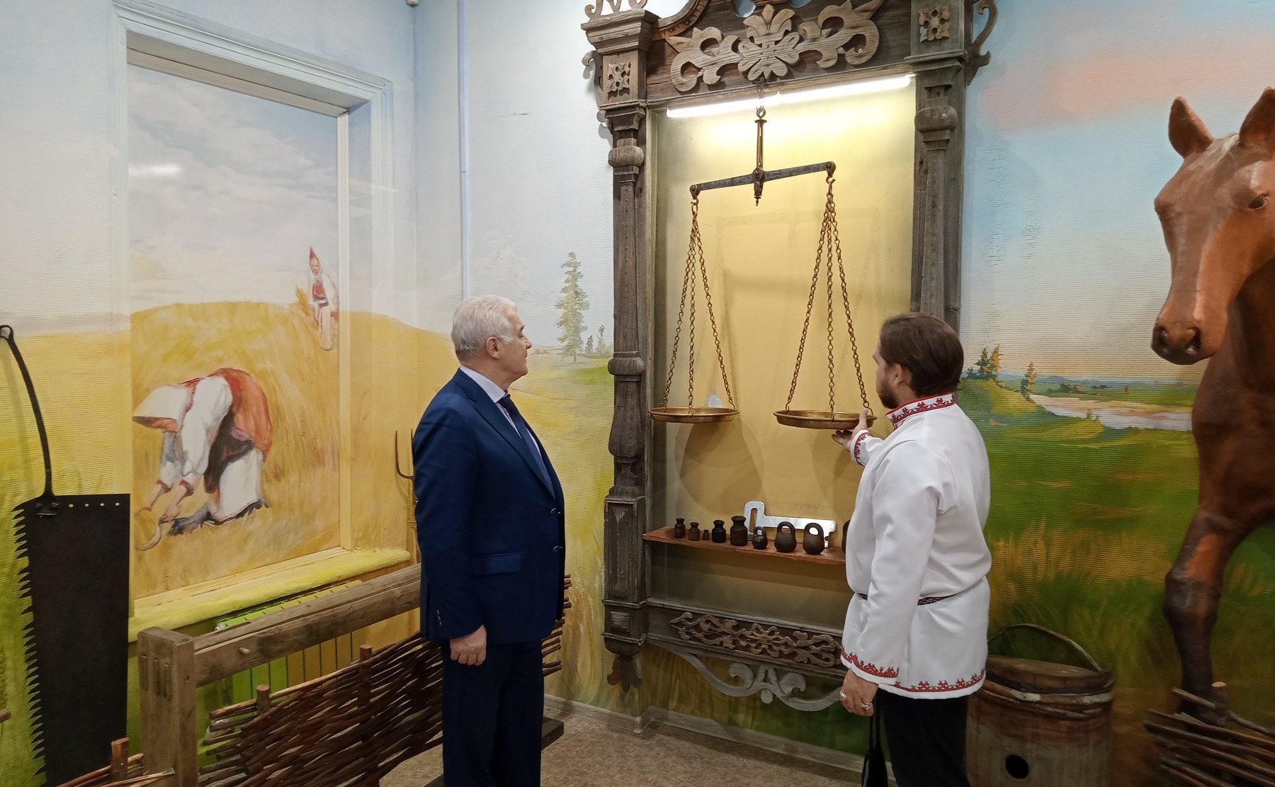 Сергей Мартынов побывал в Музее марийской сказки