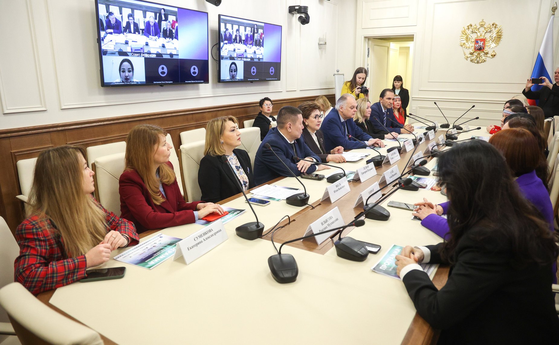 Награждение участников профессиональной переподготовки в сфере эффективных практик устойчивого развития коренных малочисленных народов Севера, Сибири и Дальнего Востока России