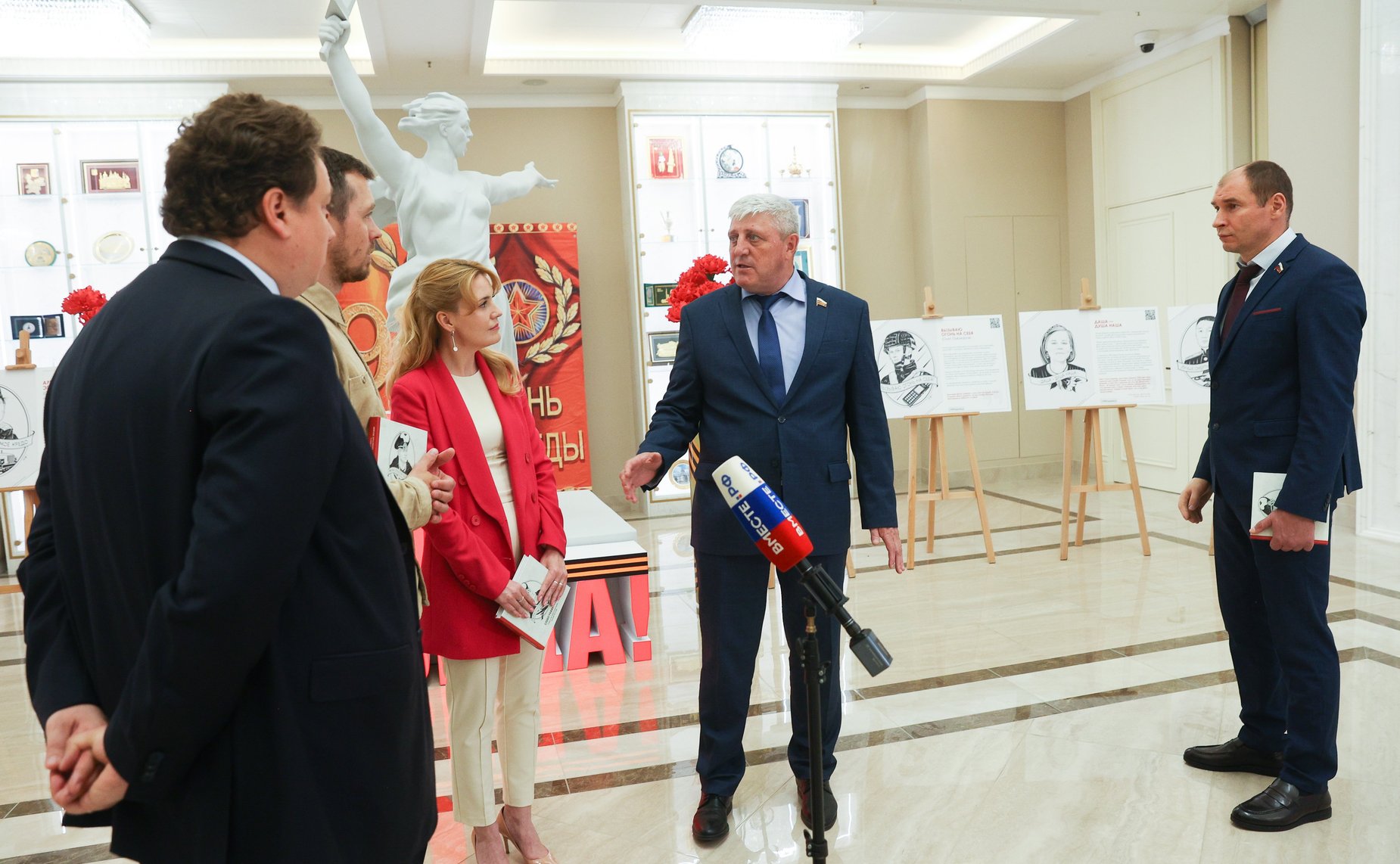 Торжественная церемония открытия выставки работ художника, основателя проекта «Словографика» Петра Скляра «Словографика ZOV. Герои и участники Специальной военной операции»