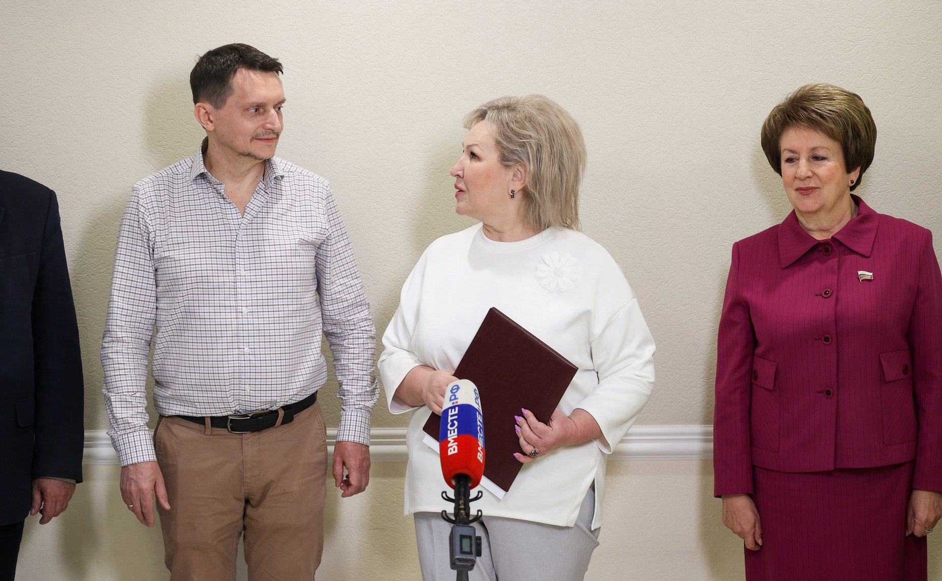 Открытие в Совете Федерации художественной выставки «Выставка живописи» художника А. Адамова