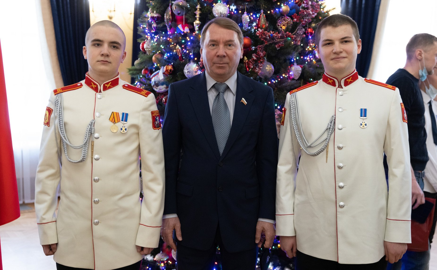 Инна Святенко и Владимир Кожин вручили награды детям-героям