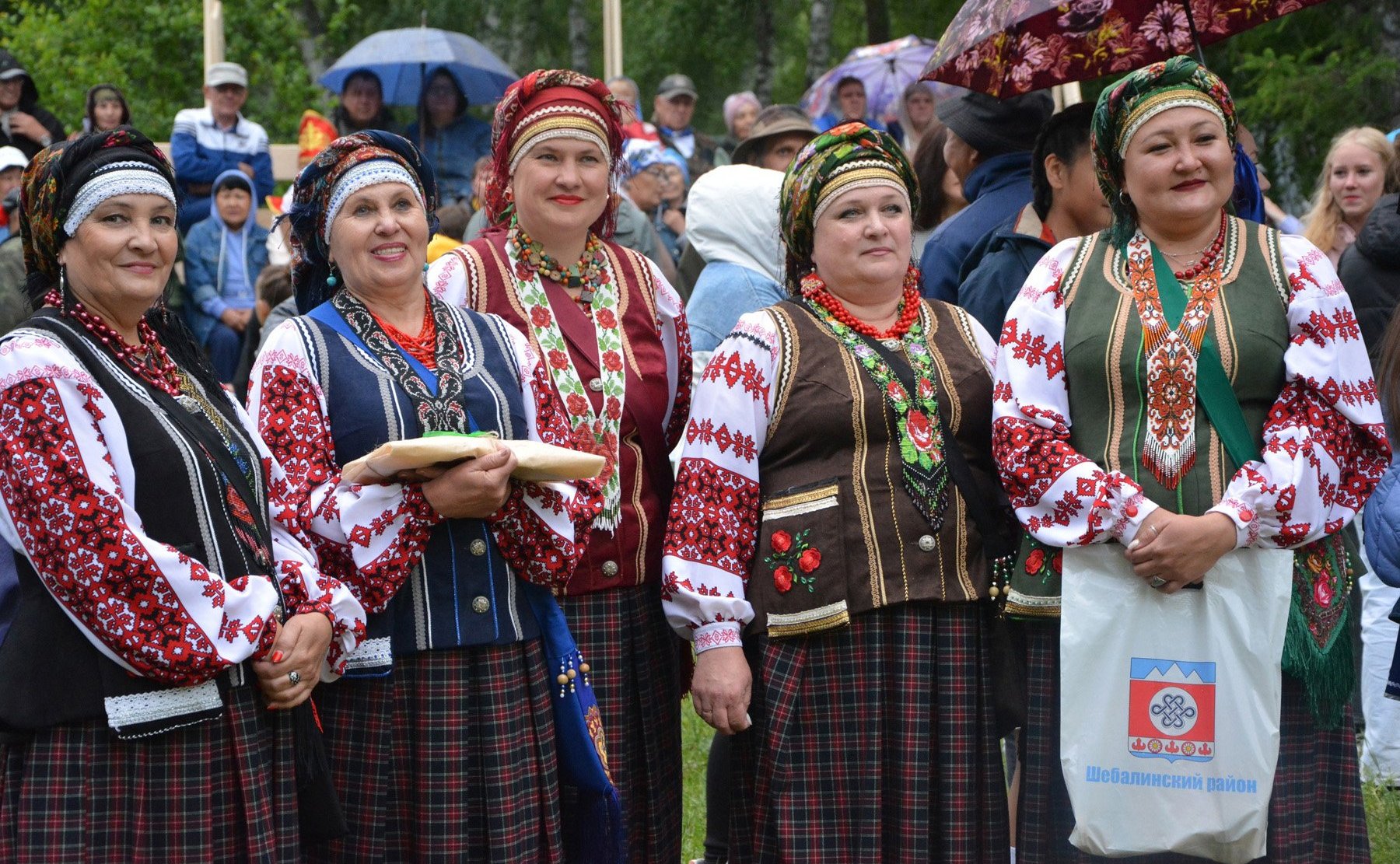 Татьяна Гигель в ходе рабочей командировки по региону побывала на межрегиональном фестивале русского народного творчества «Родники Алтая»