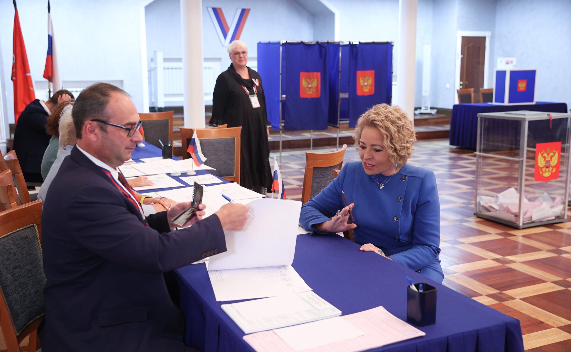 Валентина Матвиенко приняла участие в голосовании на выборах губернатора Санкт-Петербурга и депутатов муниципальных советов