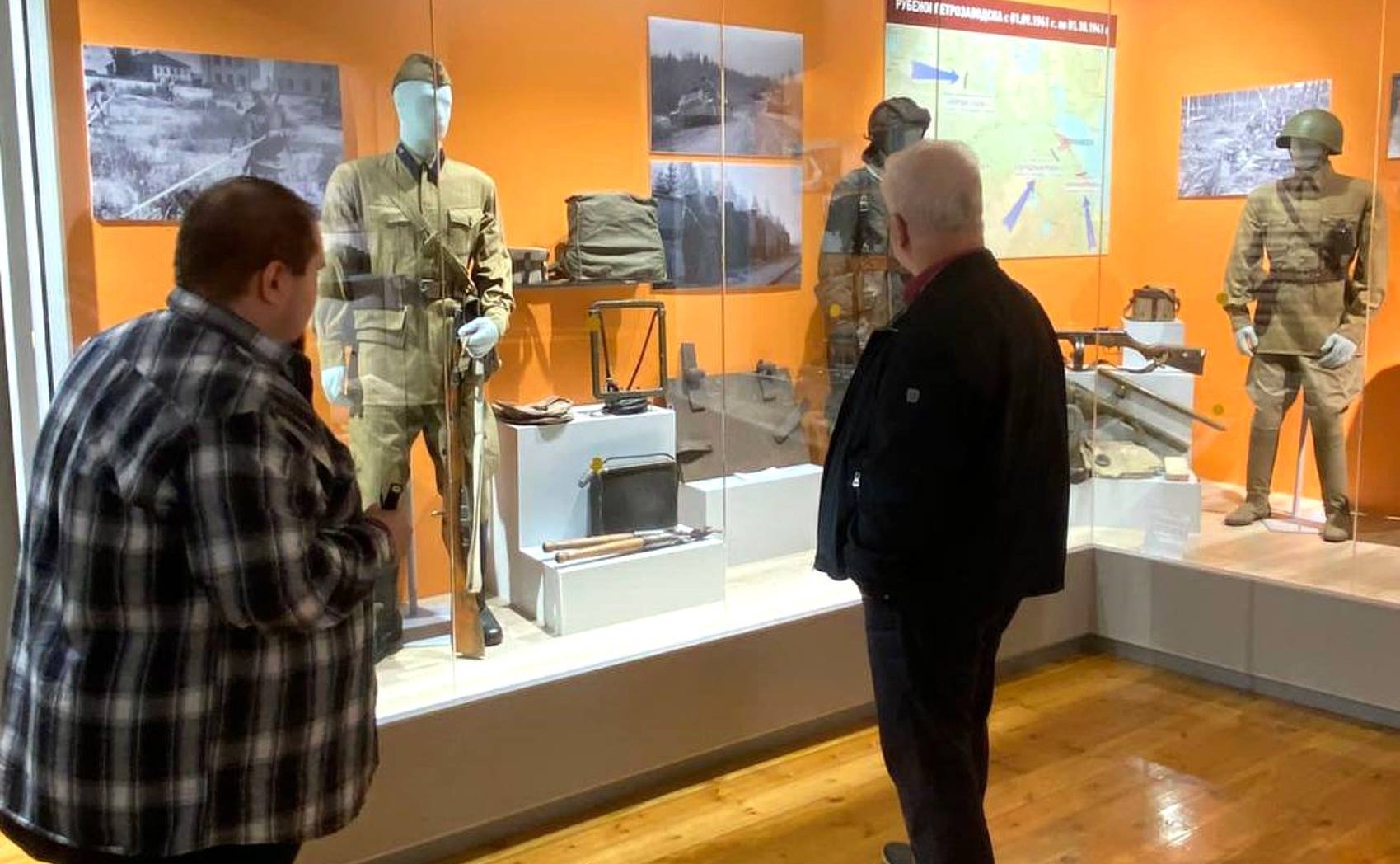 Владимир Чижов ознакомился с музеем Карельского фронта и встретился с заведующим филиалом Национального музея Республики Карелия «Музей Карельского фронта» С.Ю. Коригановым