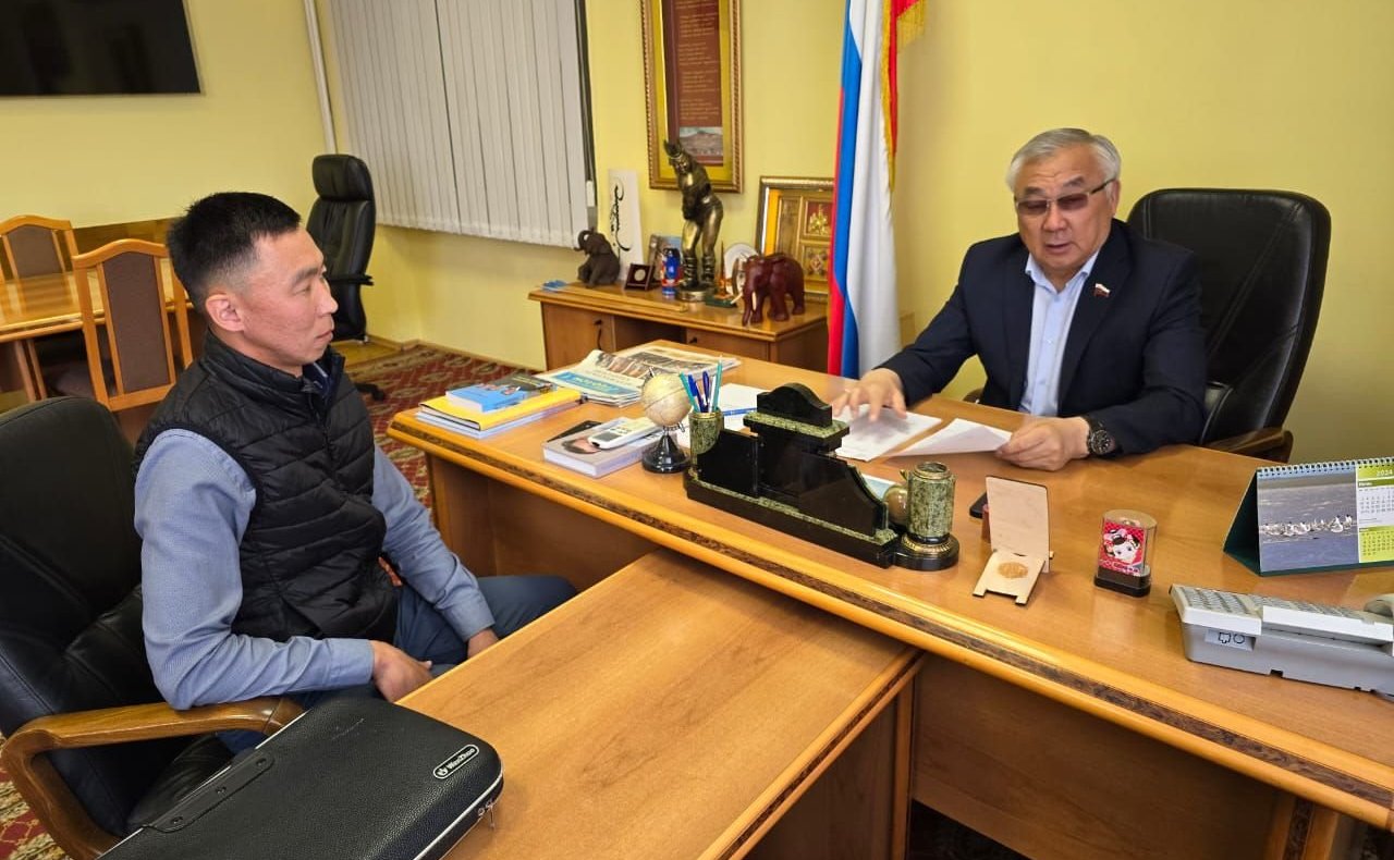 Баир Жамсуев во время рабочей поездки в регион провел прием граждан по личным вопросам в поселке Агинское