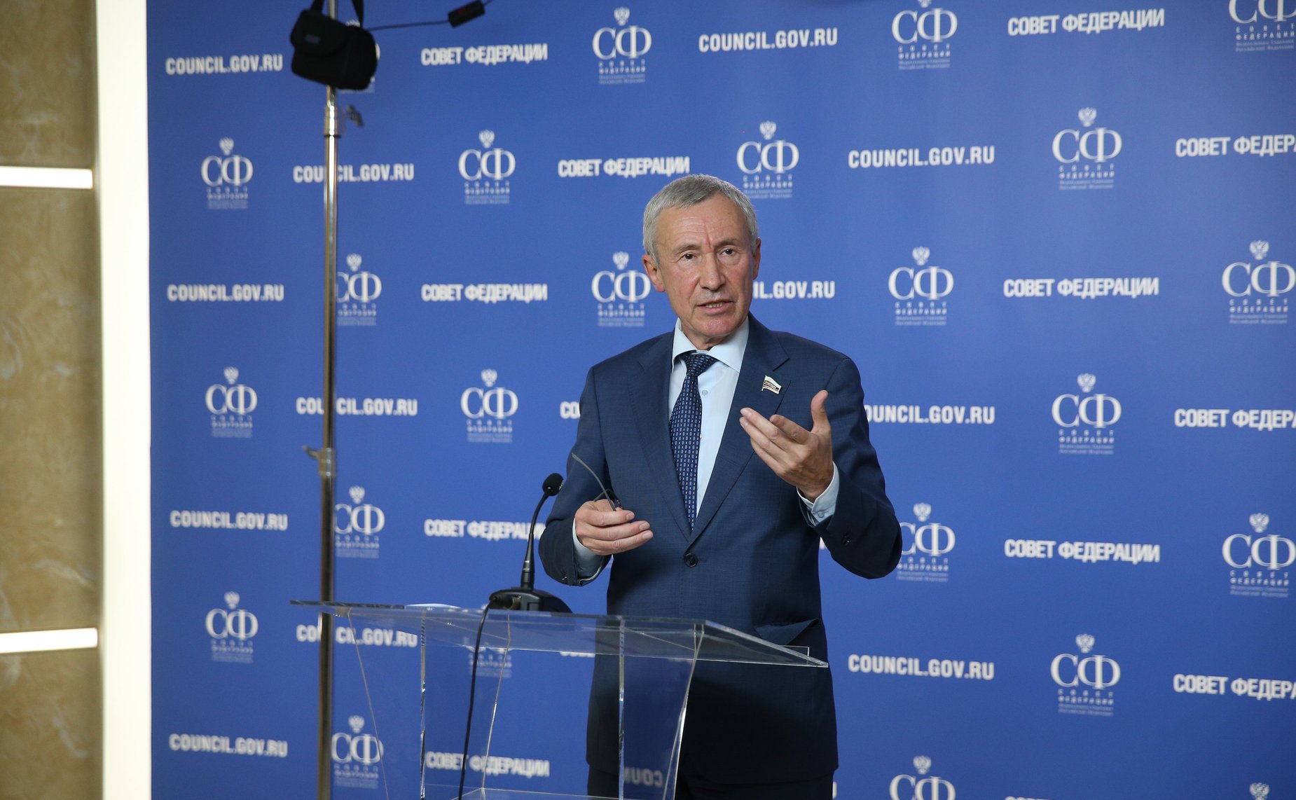 Брифинг председателя Временной комиссии СФ по защите государственного суверенитета и предотвращению вмешательства во внутренние дела РФ Андрея Климова