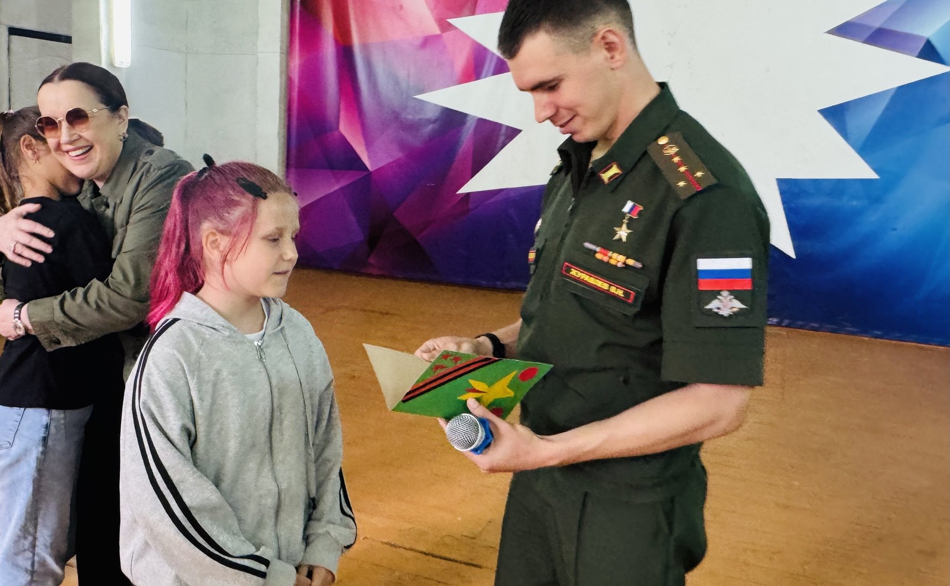 Урок мужества и патриотизм, посвященный героям Отечества, прошёл с участием сенатора в оздоровительном лагере «Синие дали» в Красносельском районе