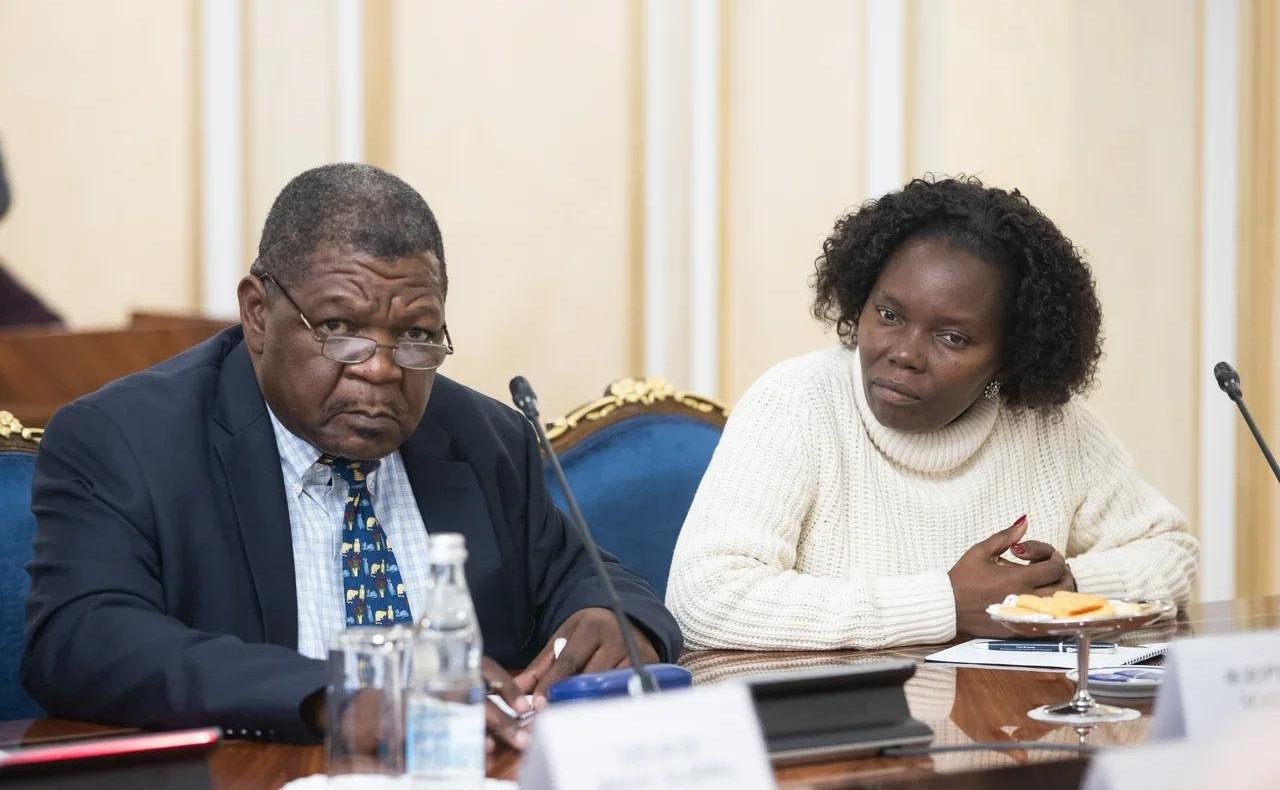 Встреча С. Мартынова с первым заместителем Председателя Ассамблеи Республики Мозамбик, Руководителем Административного совета Ассамблеи Антониу Жозе Амелией