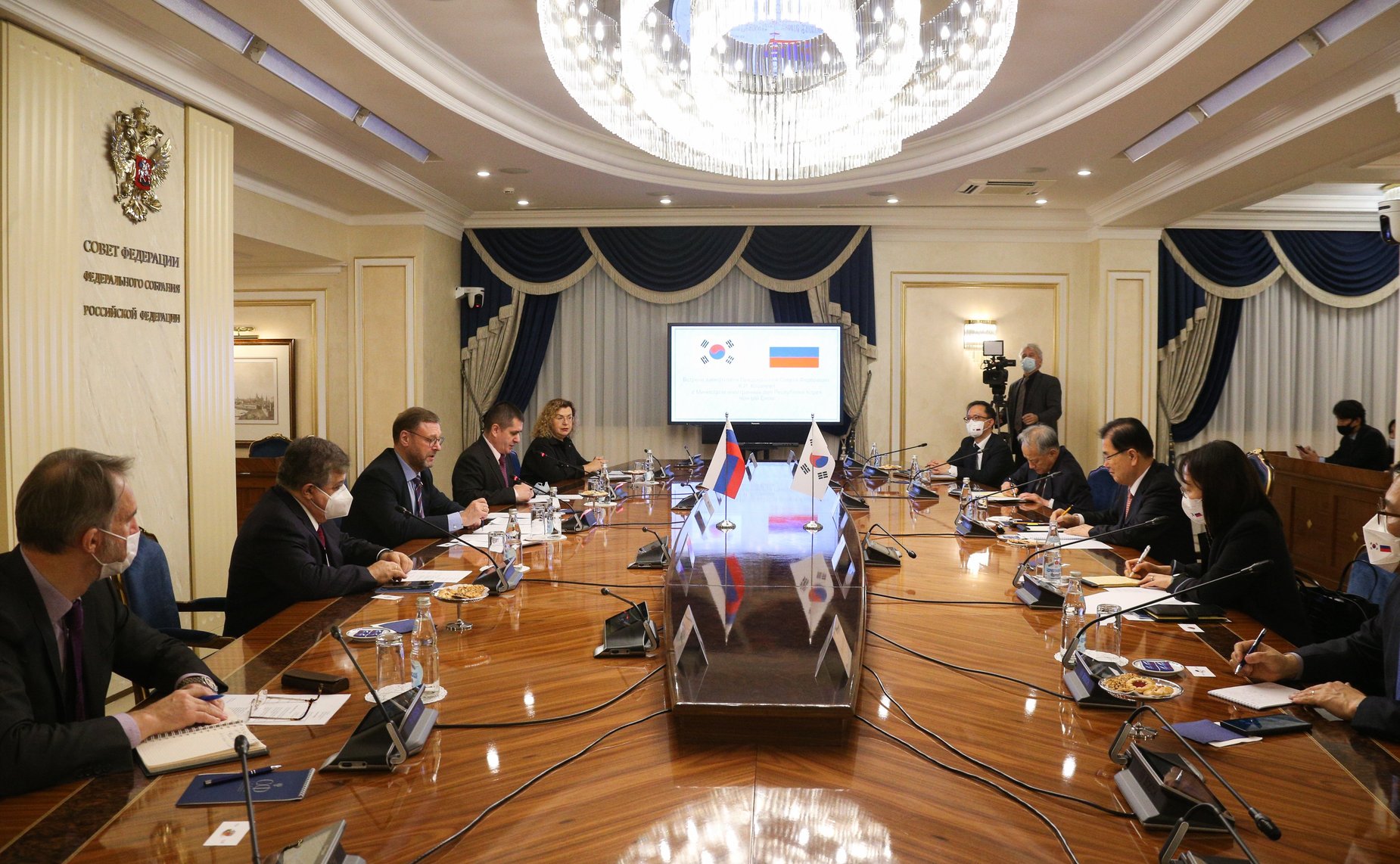 Встреча заместителя Председателя Совета Федерации Константина Косачева с Министром иностранных дел Республики Корея Чон Ый Ёном