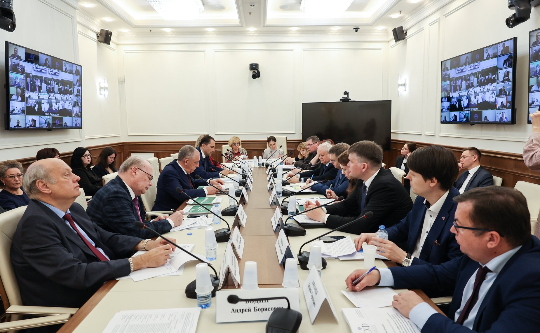 Круглый стол на тему «Об эффективности и достаточности мер государственной поддержки предприятий агропромышленного и рыбохозяйственного комплексов, пищевой и перерабатывающей промышленности»