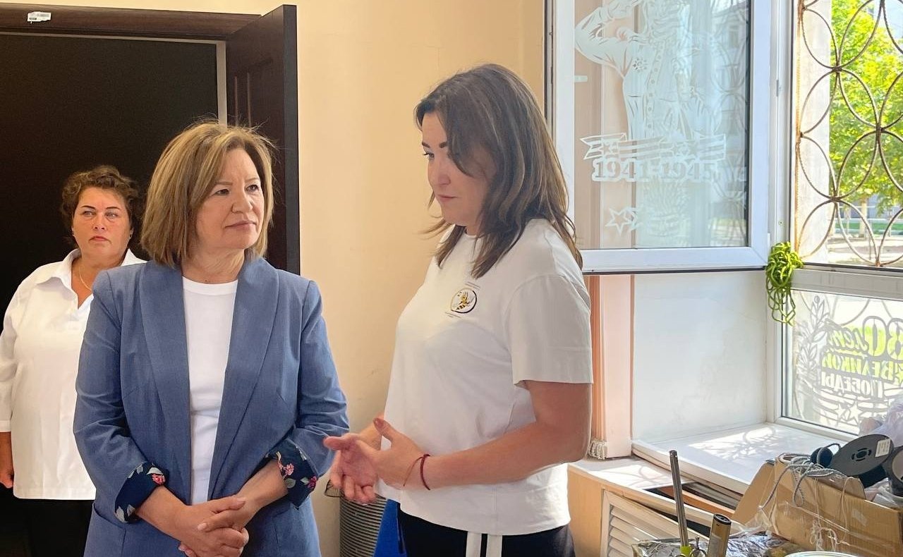 Марина Сидухина посетила добровольческое волонтерское движение «Всё для Фронта! Всё для Победы!» в Новокуйбышевске