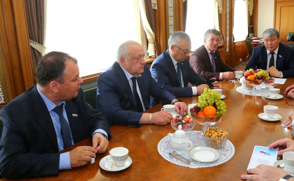 В рамках выездного заседания члены Комитета СФ по обороне и безопасности провели встречу с руководством Республики Саха (Якутия)