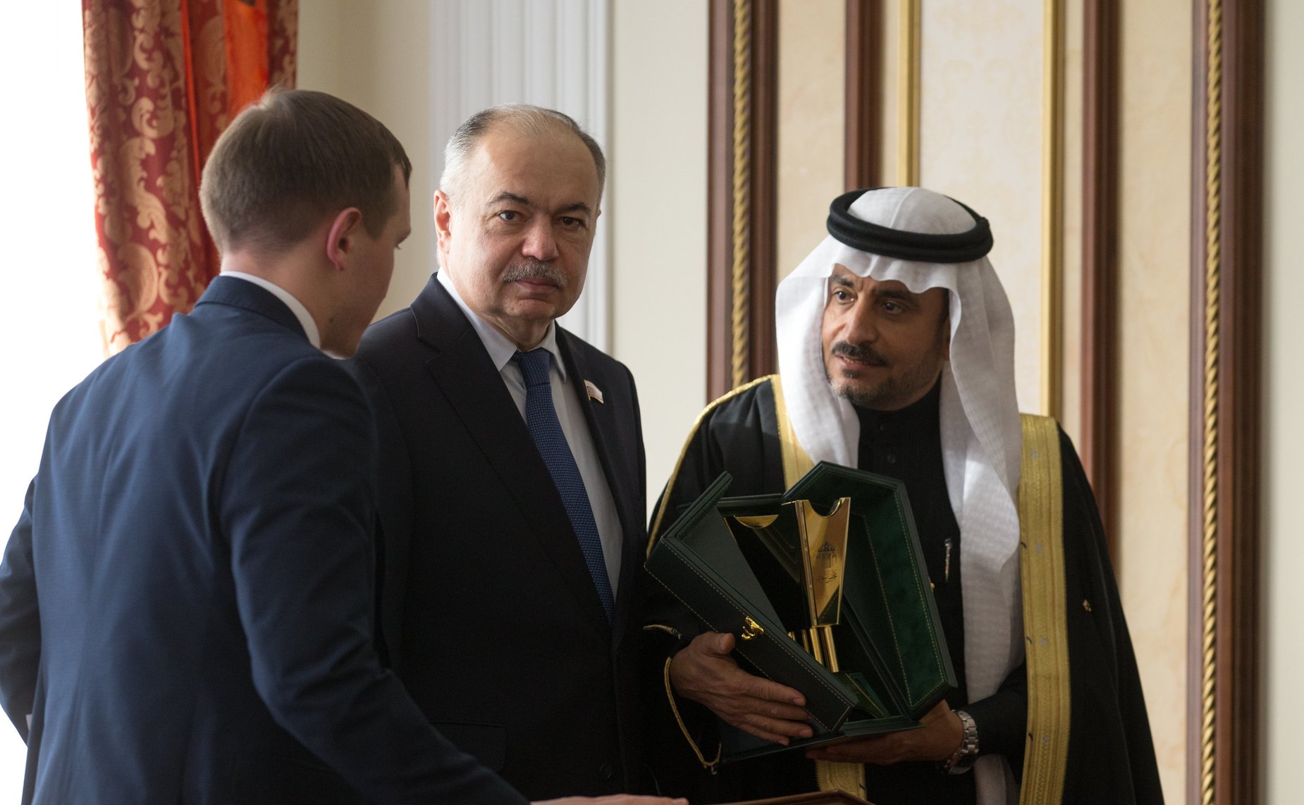 И. Умаханов и заместитель Председателя Консультативного совета Королевства Саудовская Аравия Яхъя Абдулла Ас-Самаан