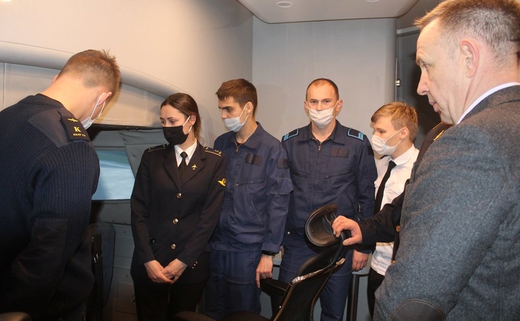 Олег Алексеев побывал в Краснокутском летном училище гражданской авиации имени заслуженного пилота СССР Васина И.Ф