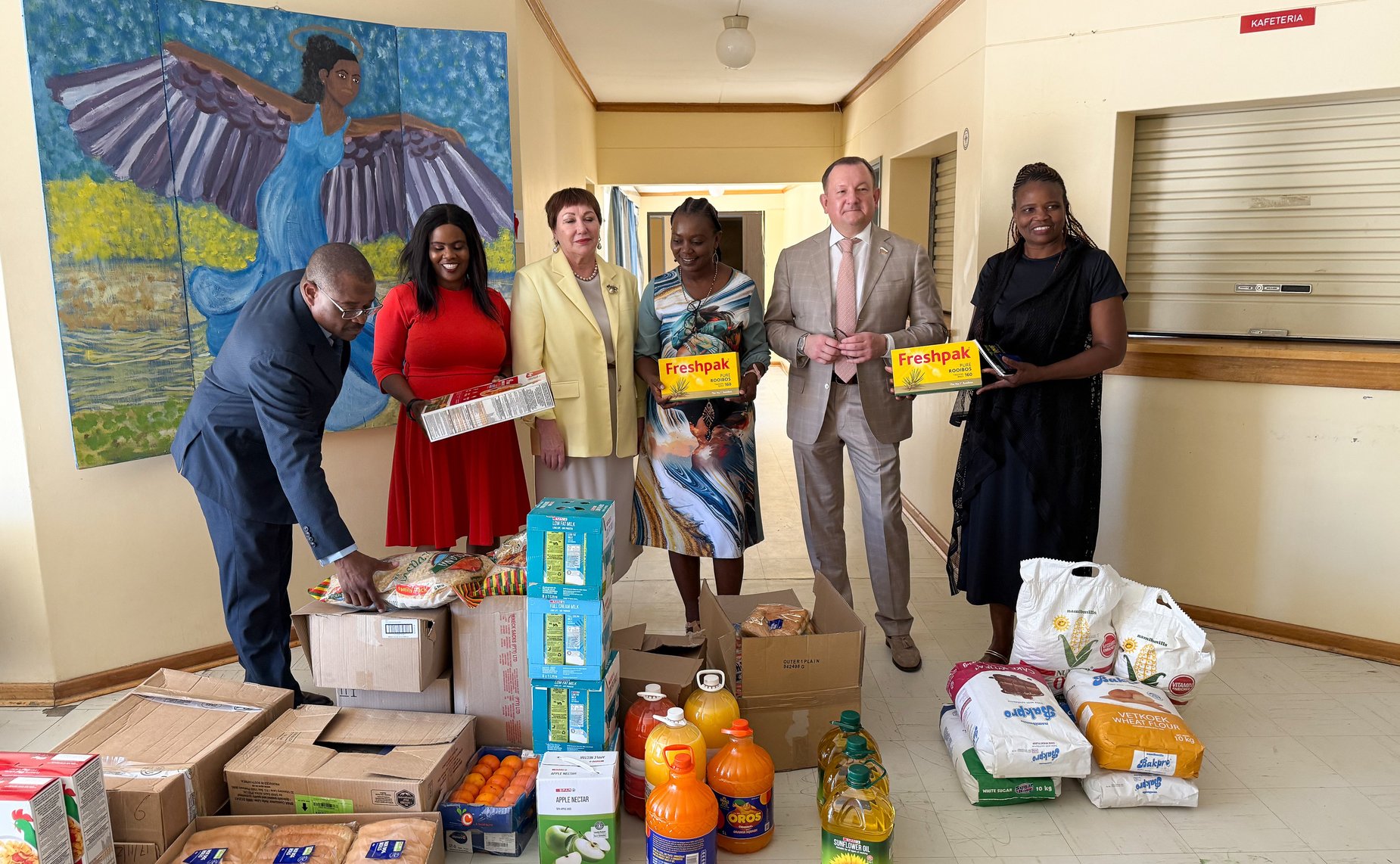 В рамках визита в Виндхук сенаторы Российской Федерации Елена Перминова и Михаил Борщев посетили два детских дома